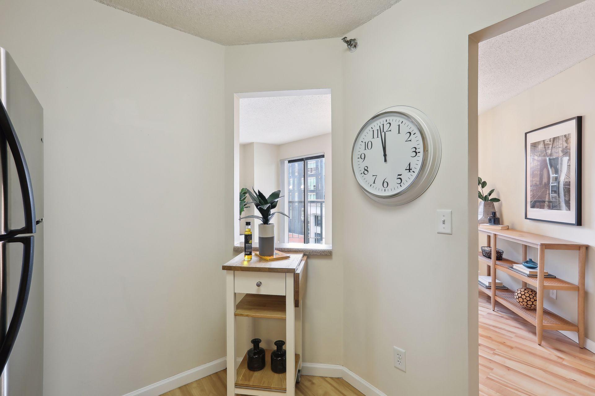 78 10th Street E Unit: 609