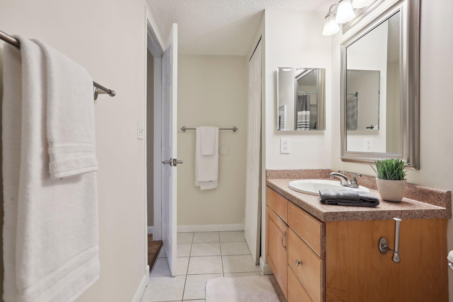 78 10th Street E Unit: 609