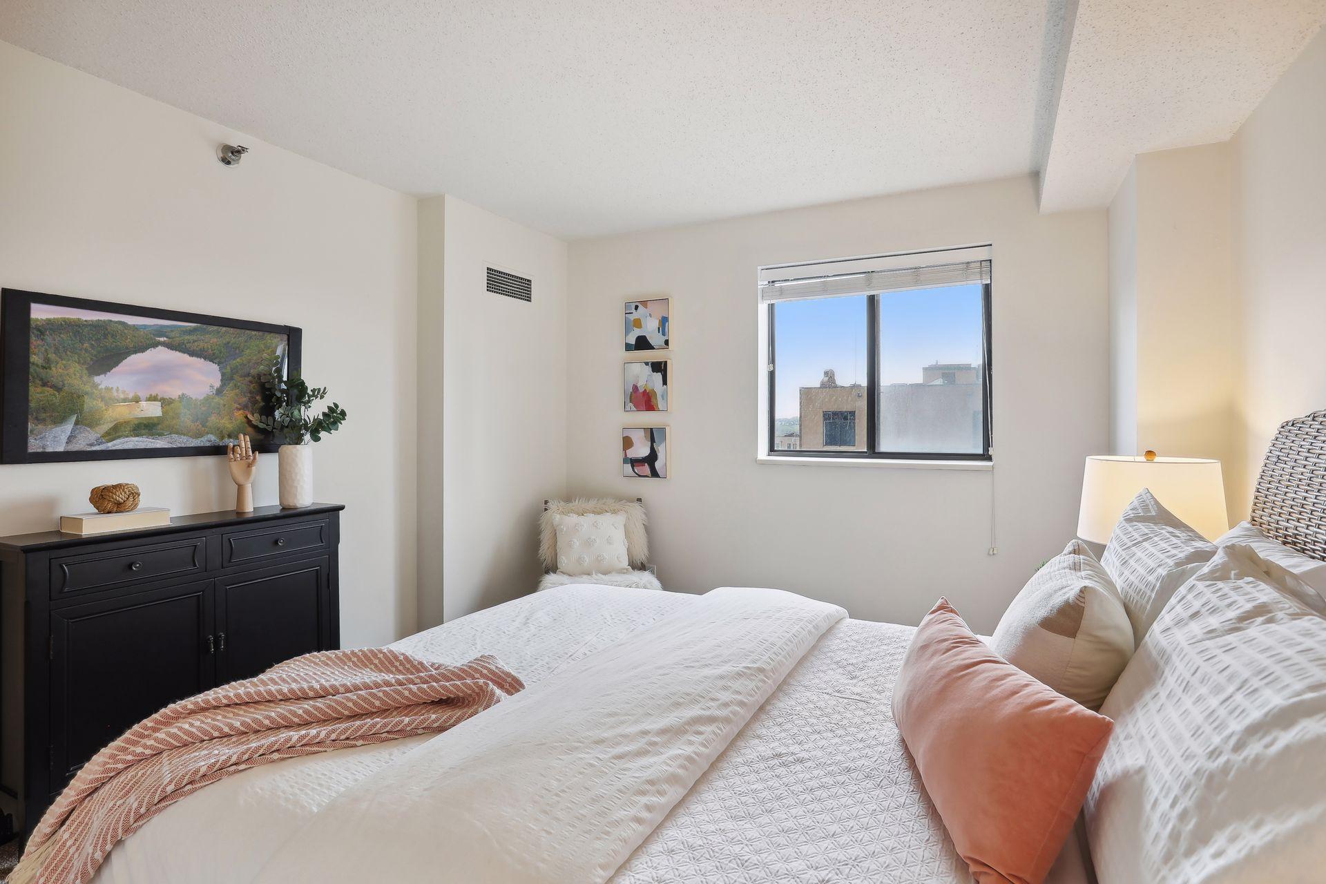 78 10th Street E Unit: 609