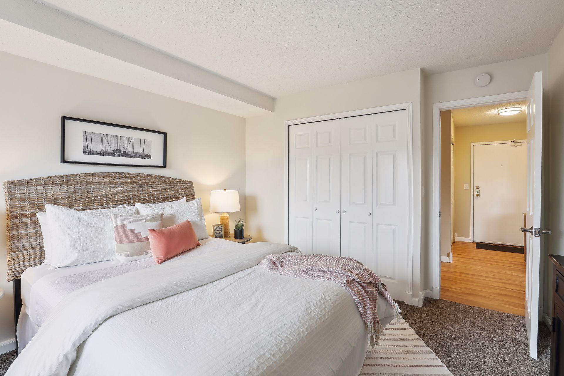 78 10th Street E Unit: 609