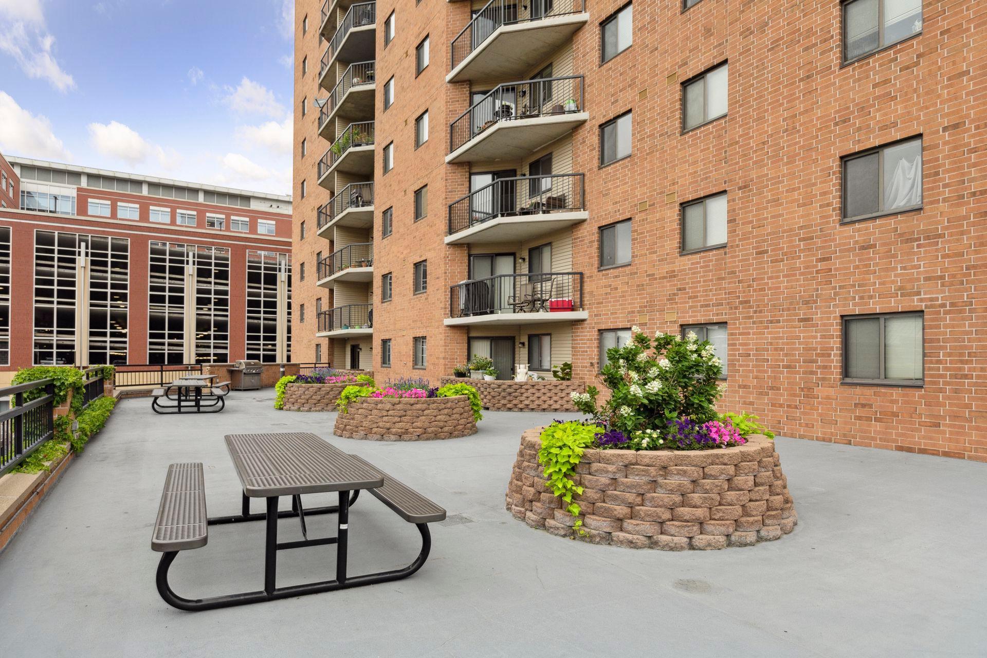 78 10th Street E Unit: 609