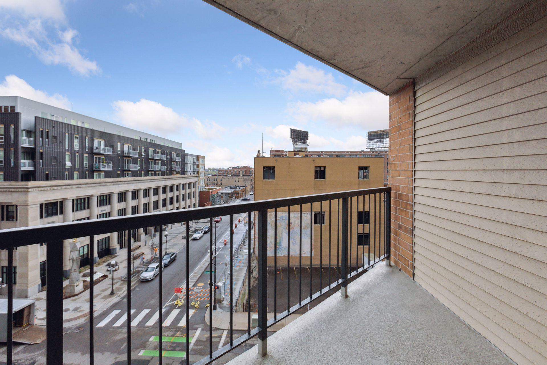 78 10th Street E Unit: 609