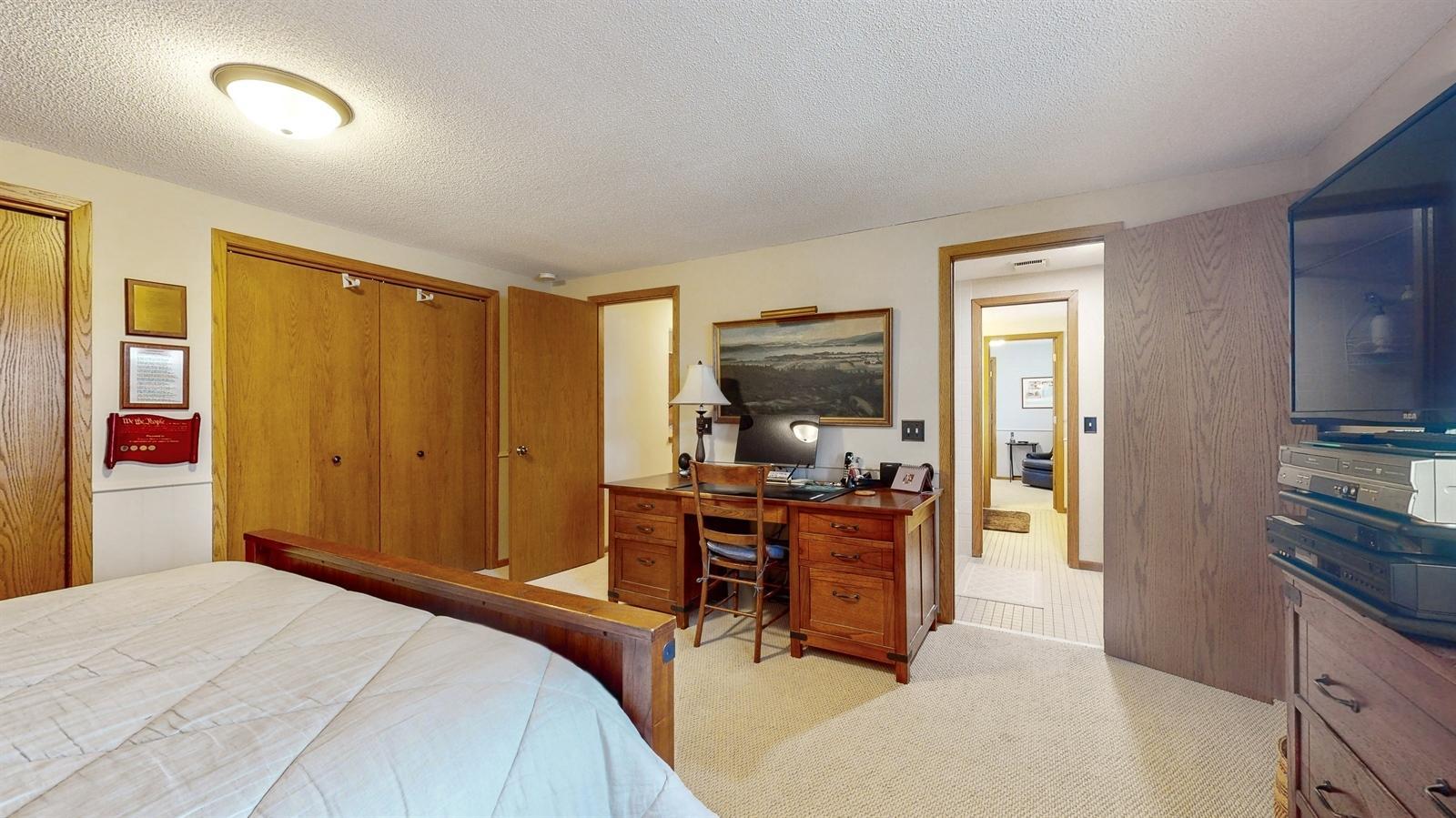 235 W Kraft Road