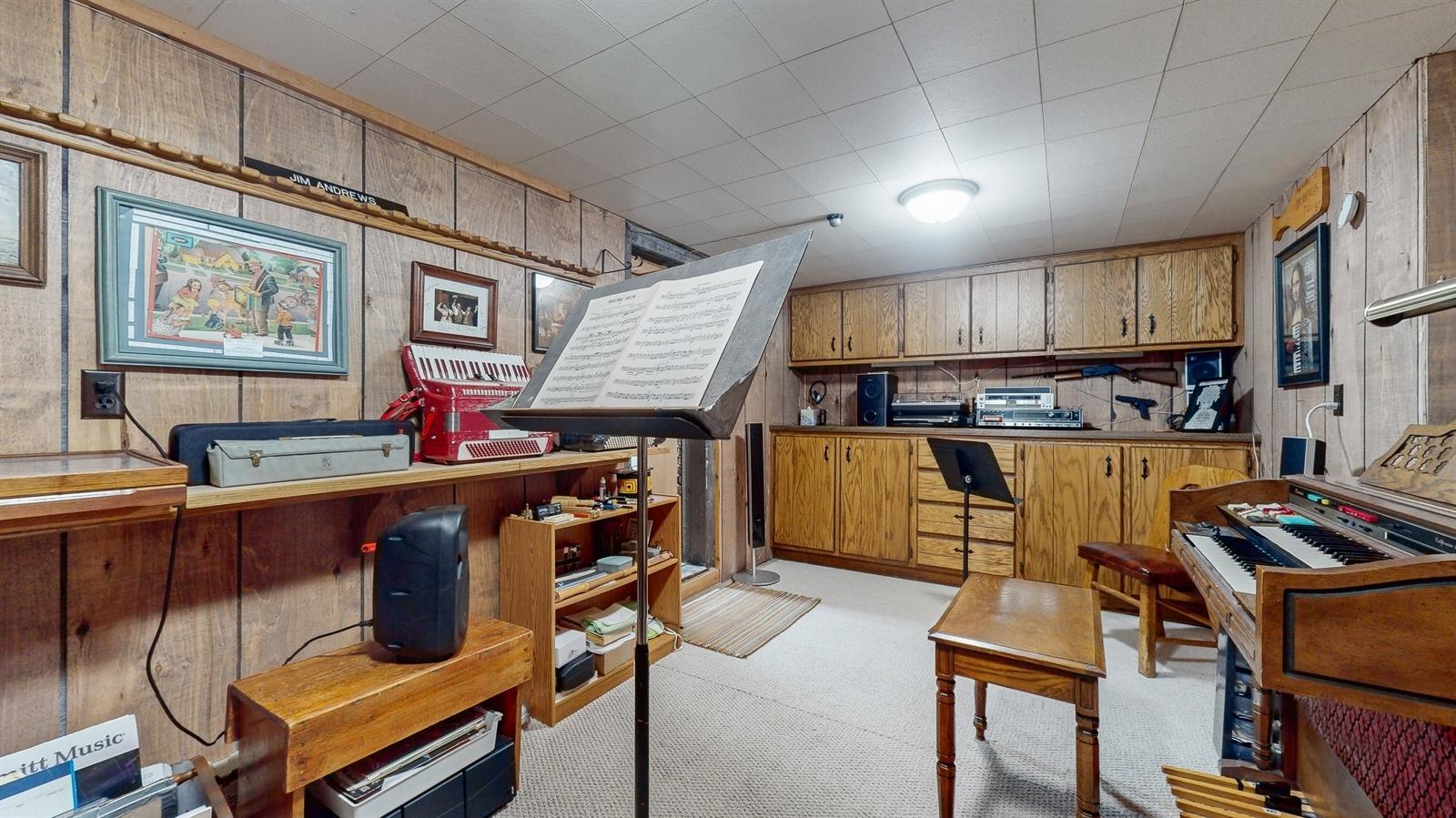 235 W Kraft Road