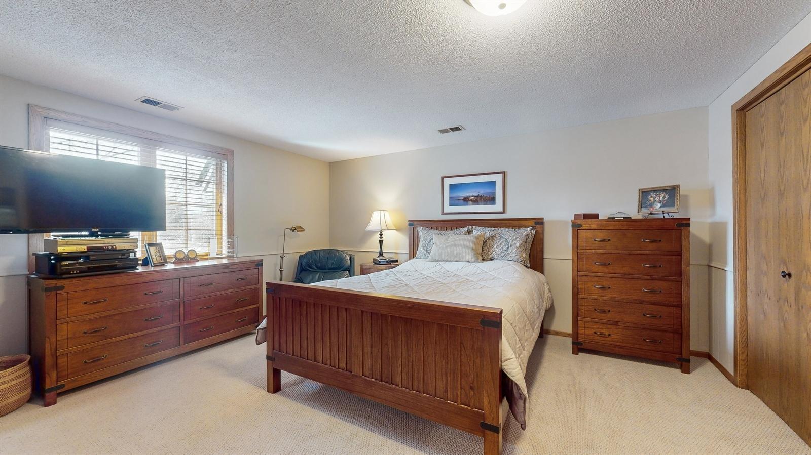 235 W Kraft Road