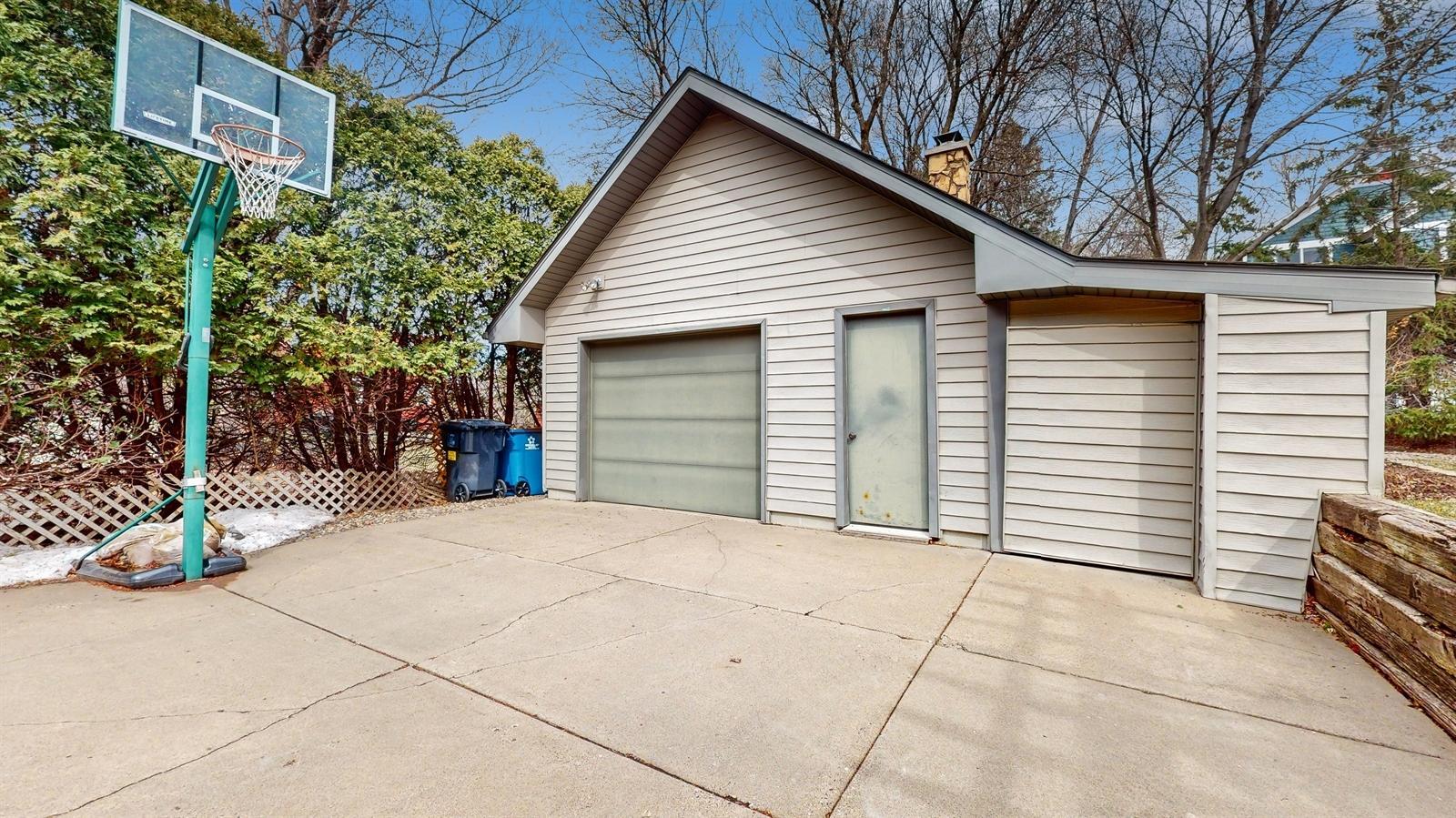 235 W Kraft Road