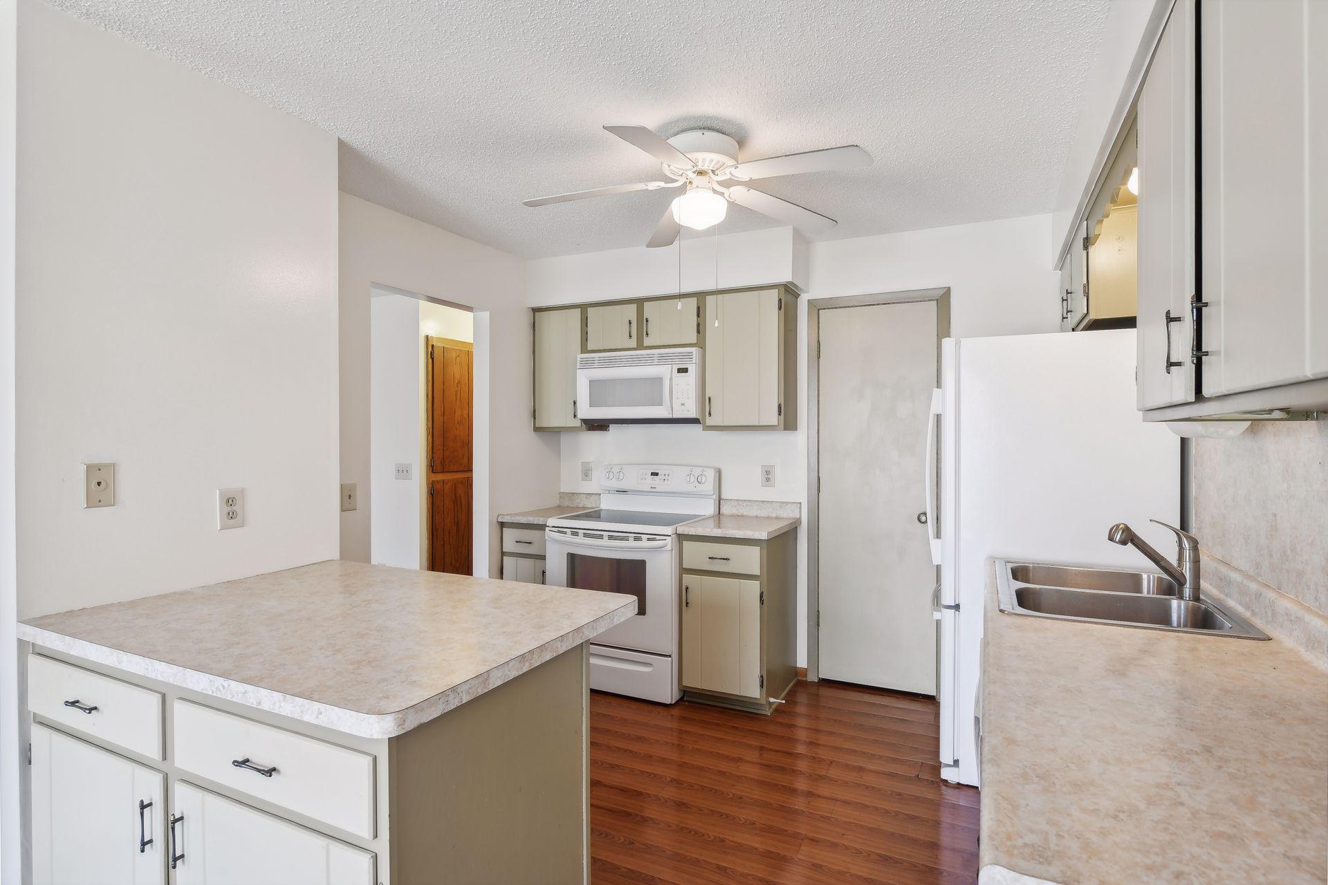 1899 Fox Ridge Drive Unit: B