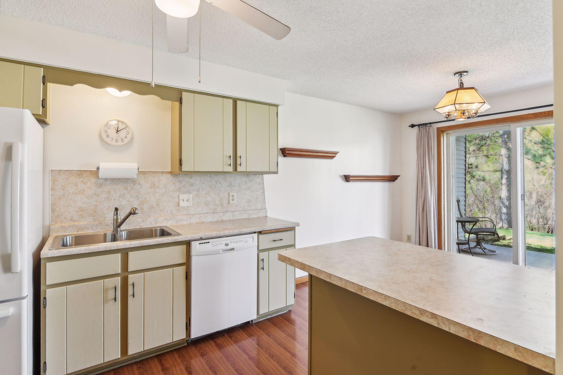 1899 Fox Ridge Drive Unit: B