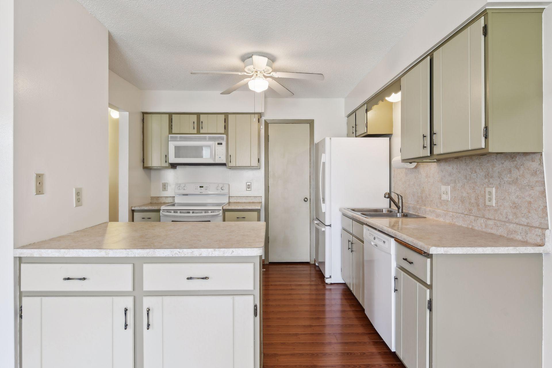 1899 Fox Ridge Drive Unit: B