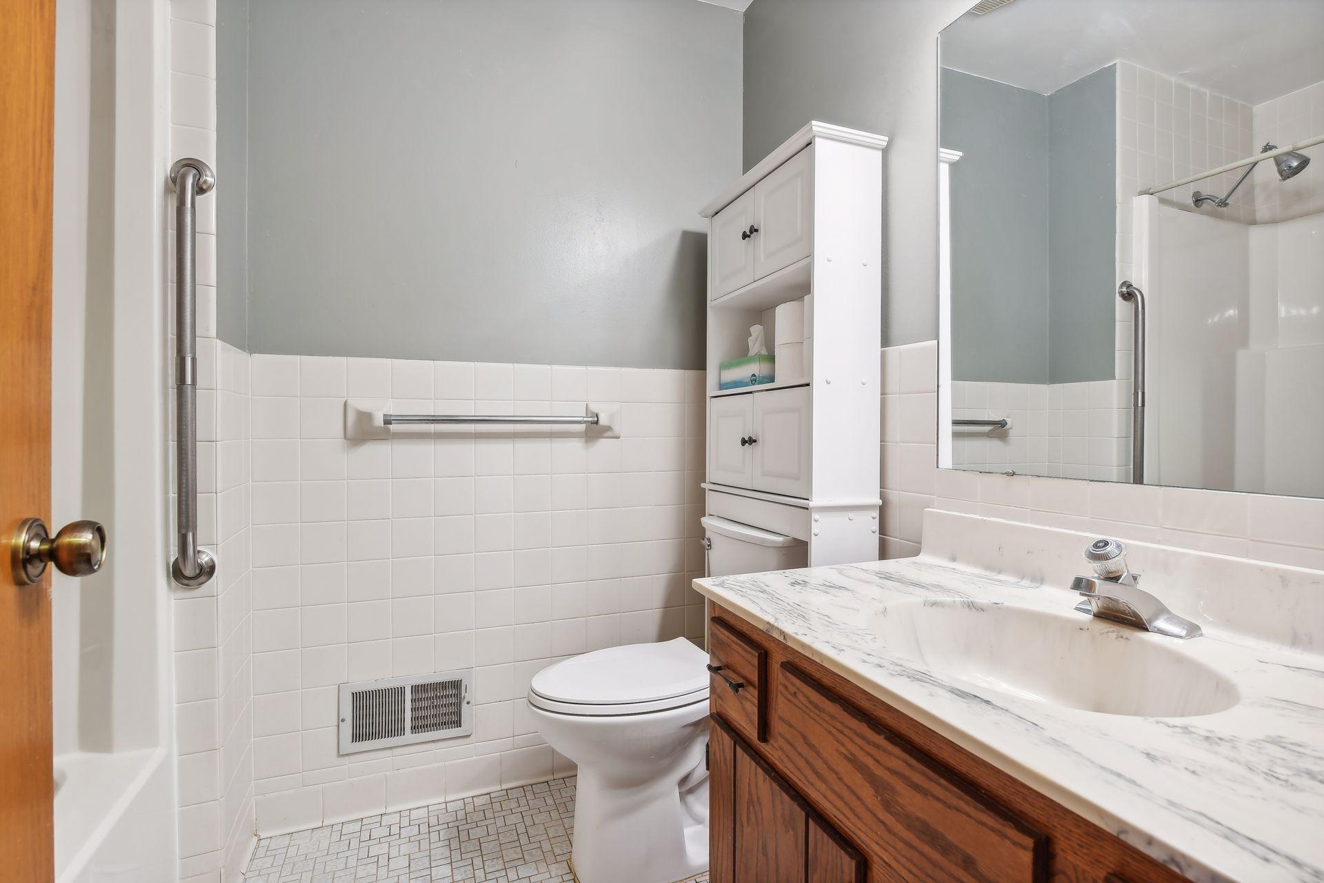 1899 Fox Ridge Drive Unit: B