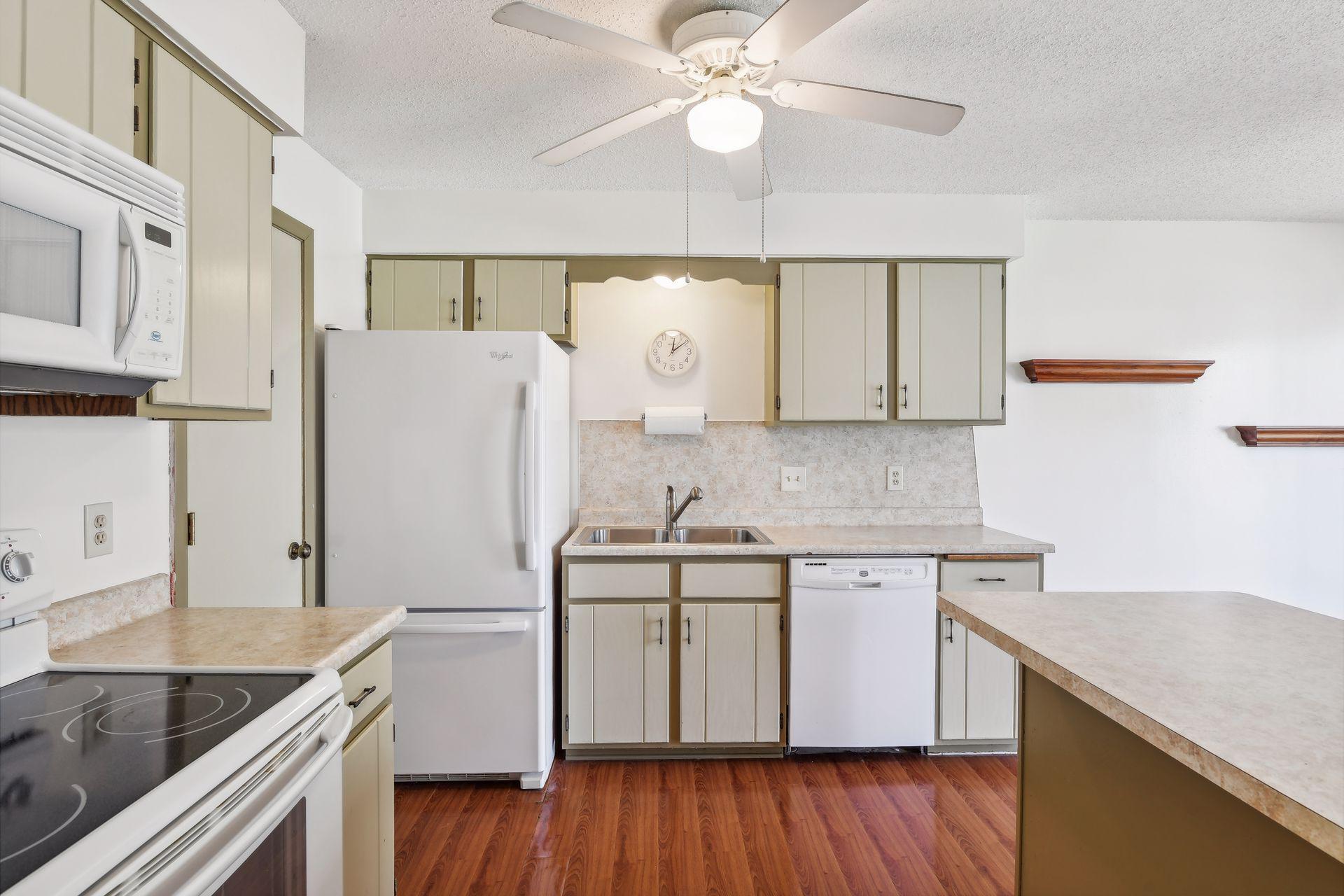 1899 Fox Ridge Drive Unit: B