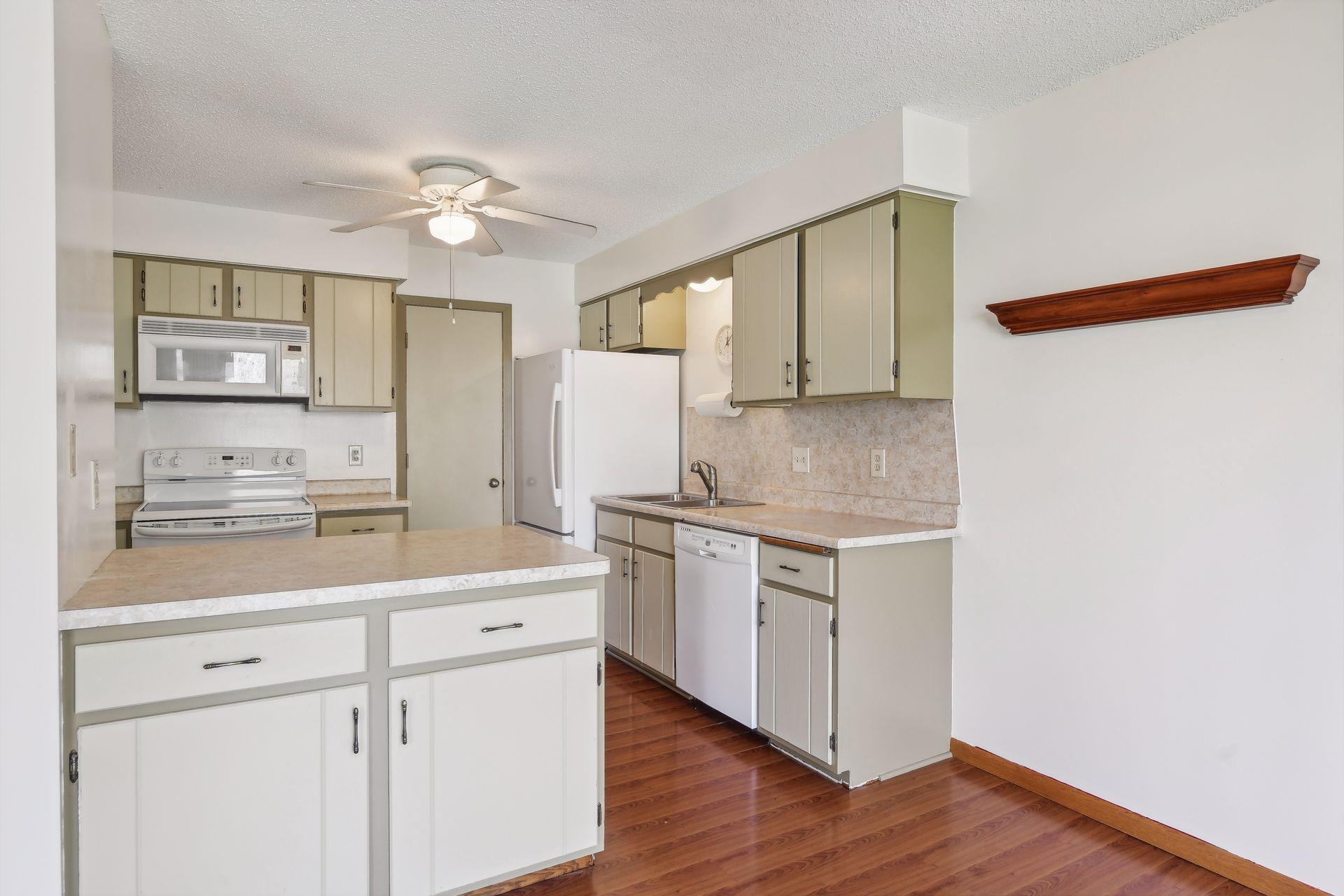 1899 Fox Ridge Drive Unit: B