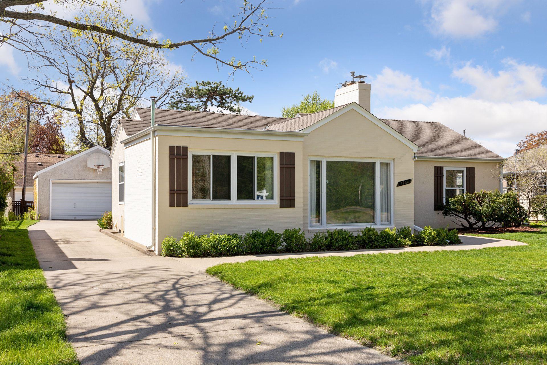 1706 Edgewater Boulevard