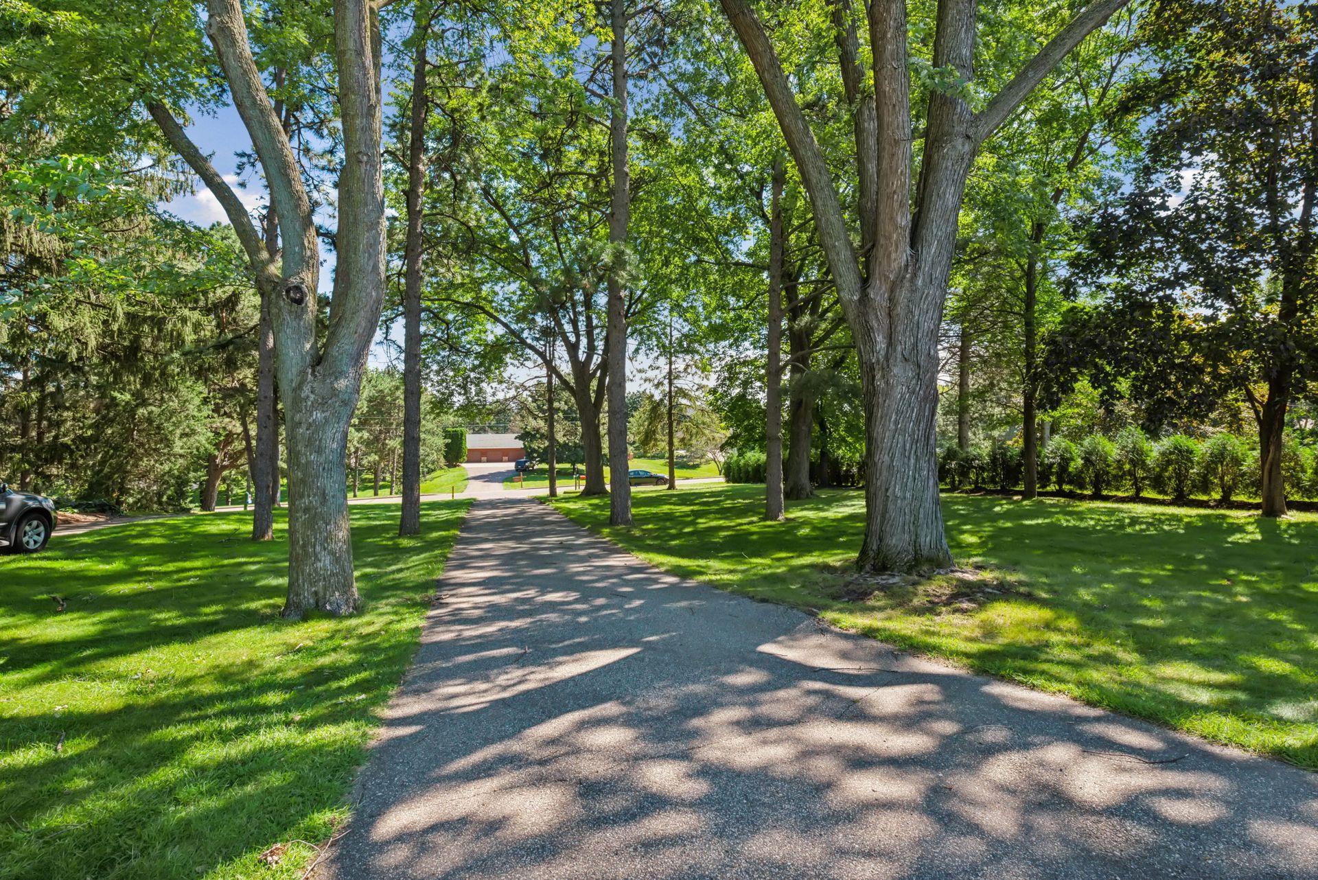 1867 Hunter Lane