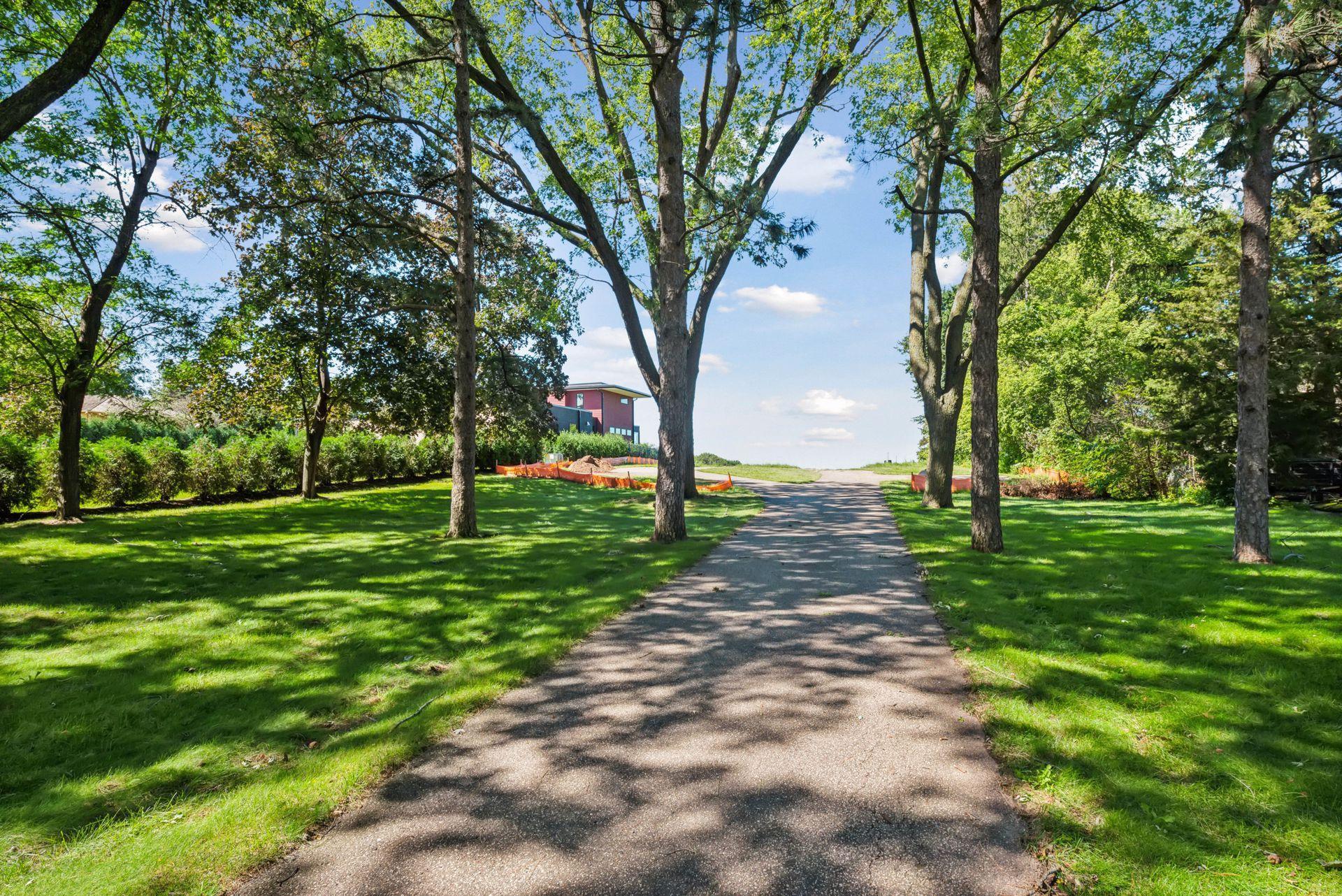1867 Hunter Lane