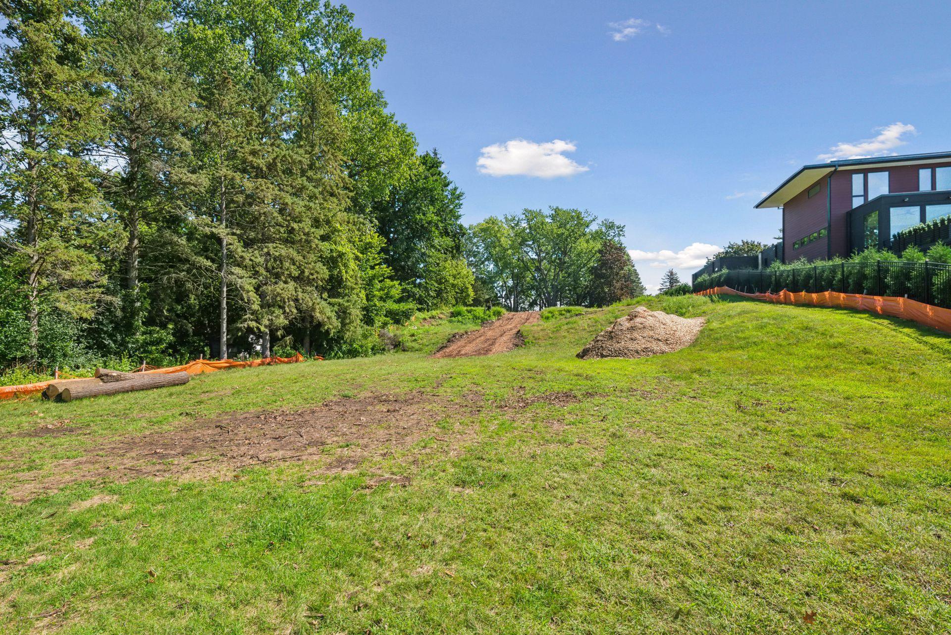 1867 Hunter Lane