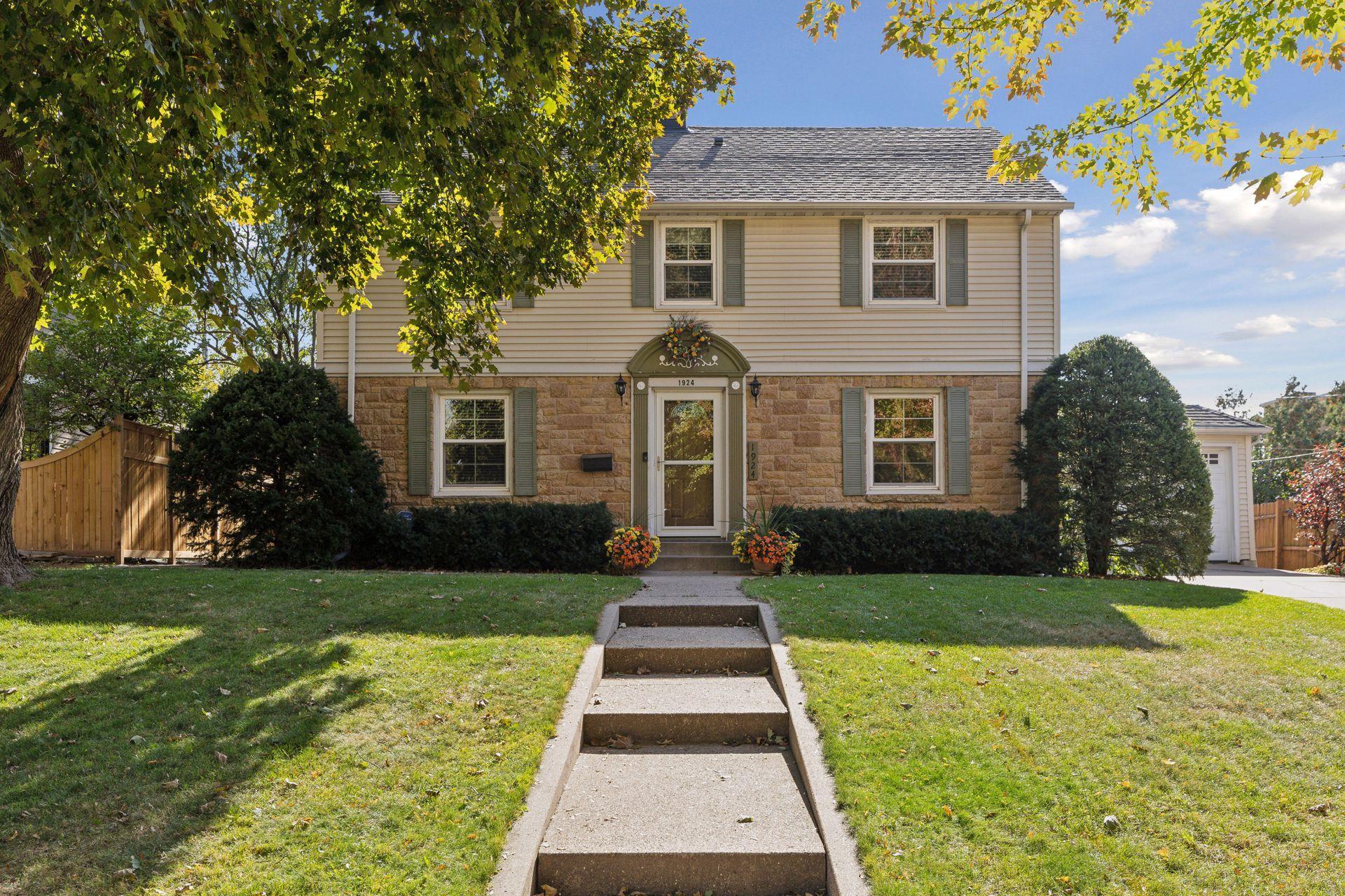 1924 Pinehurst Avenue