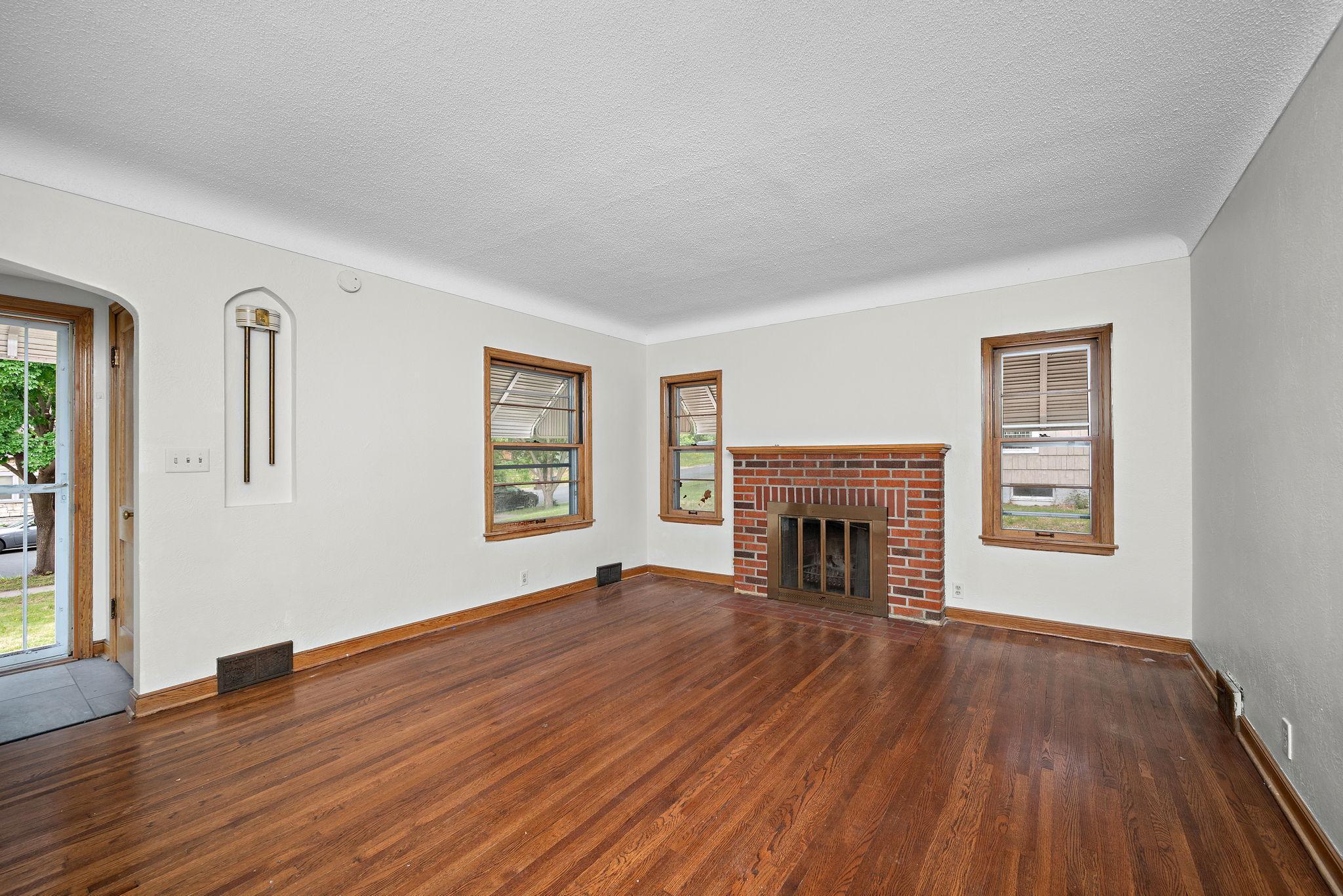 157 Moreland Avenue E
