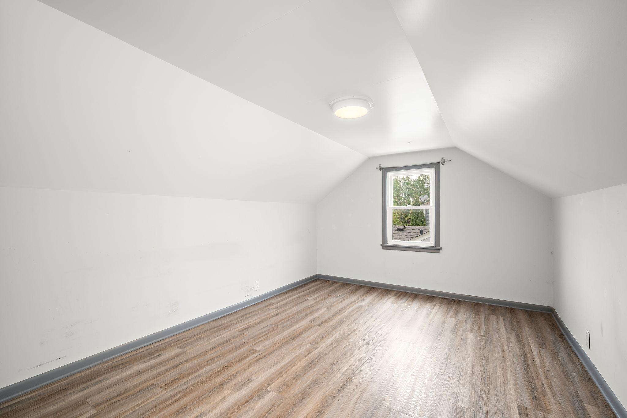 157 Moreland Avenue E