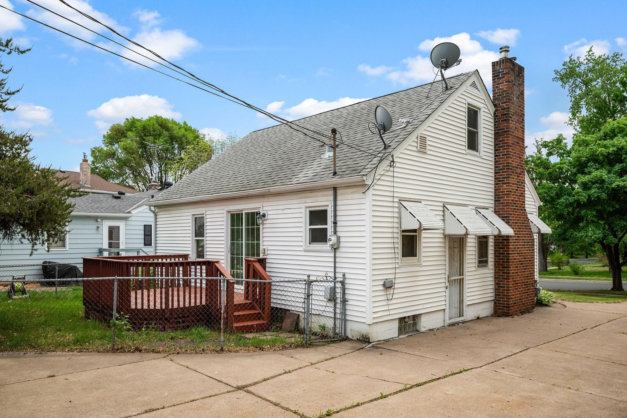 157 Moreland Avenue E