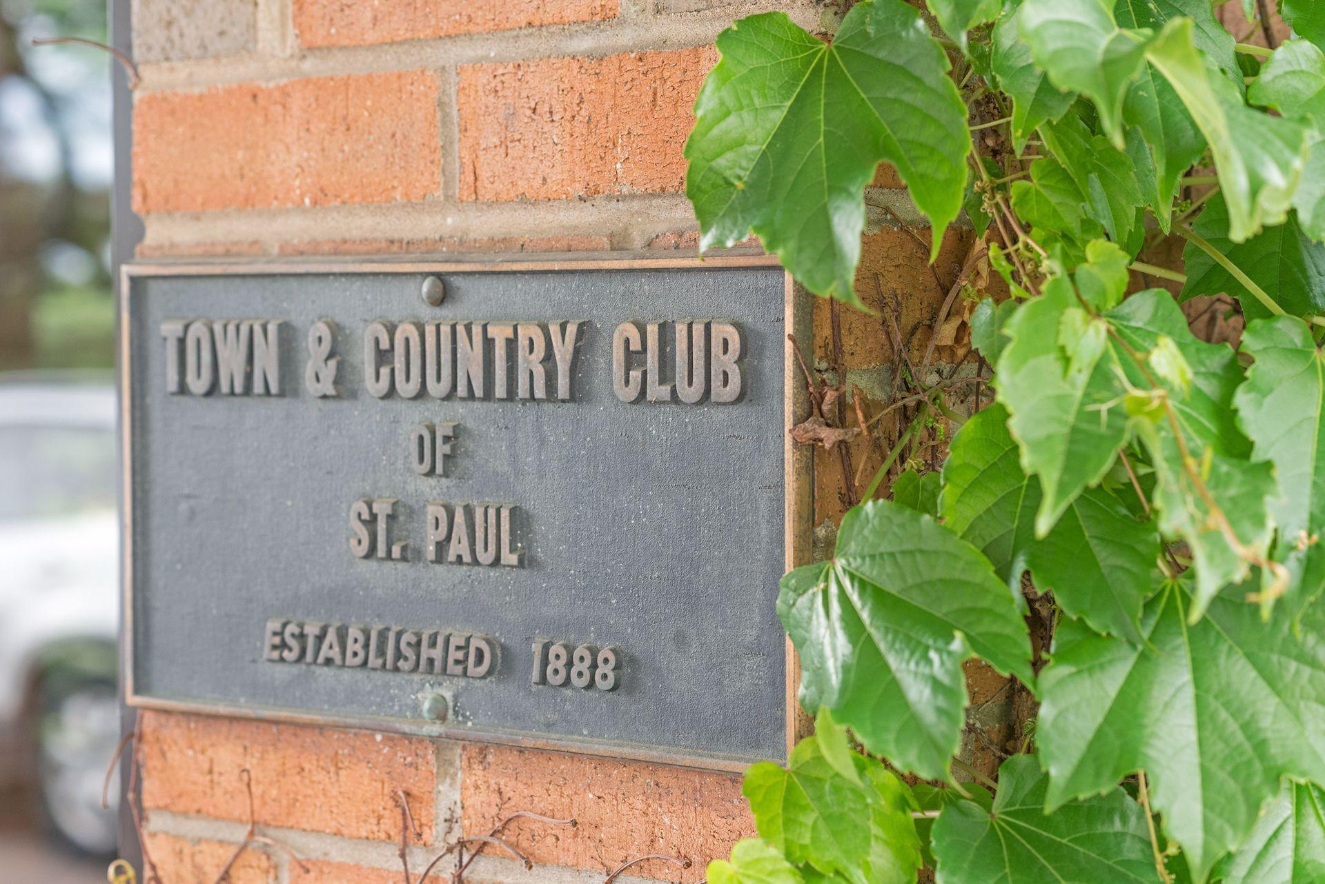 104 Mississippi River Boulevard N