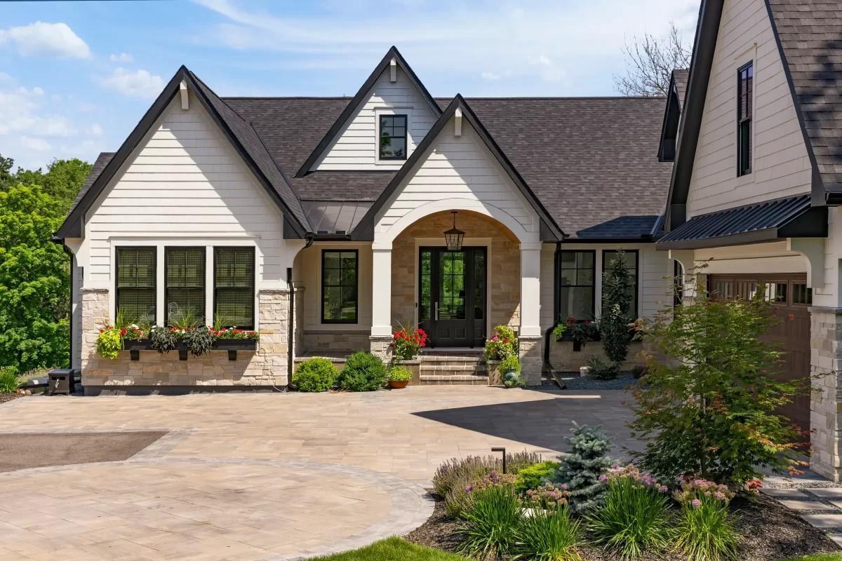 110 Mississippi River Boulevard N