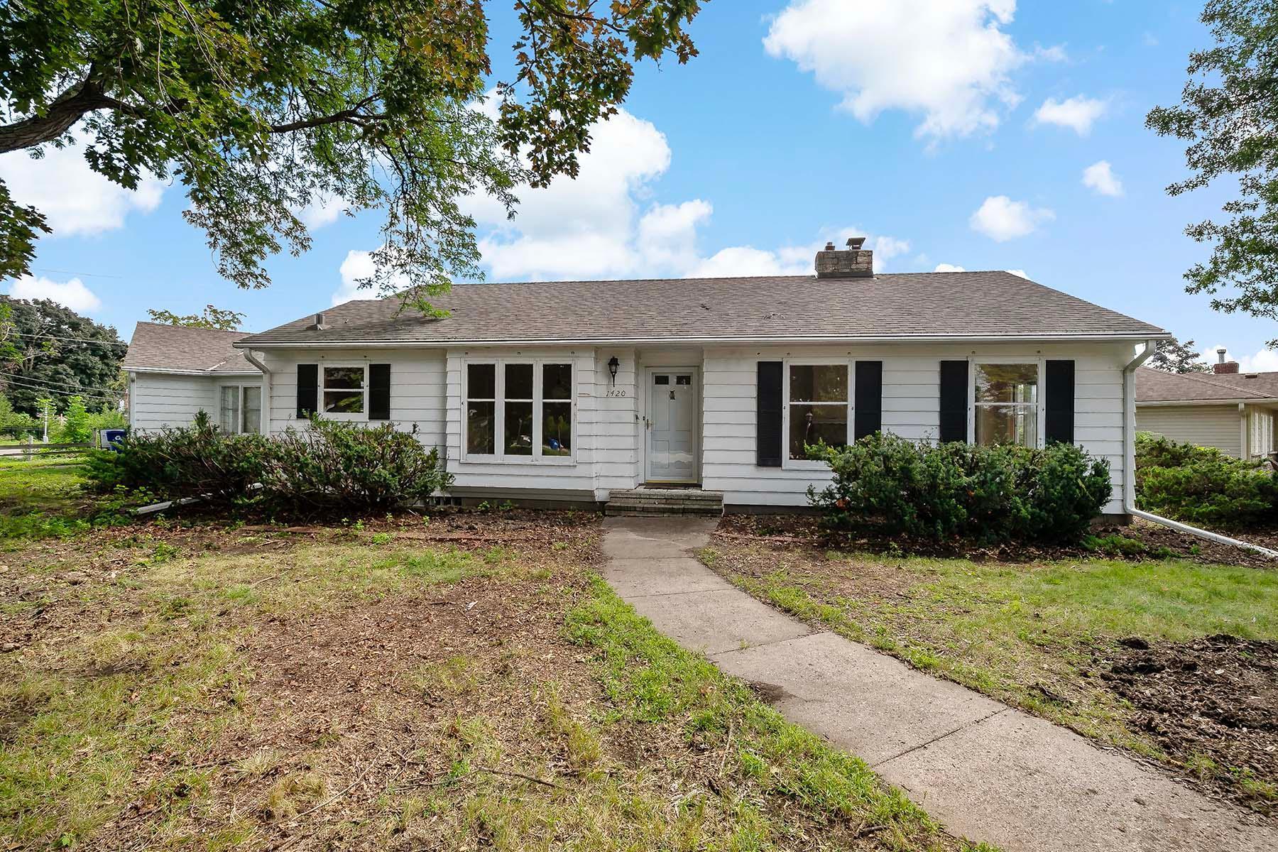 1420 Mississippi River Boulevard S