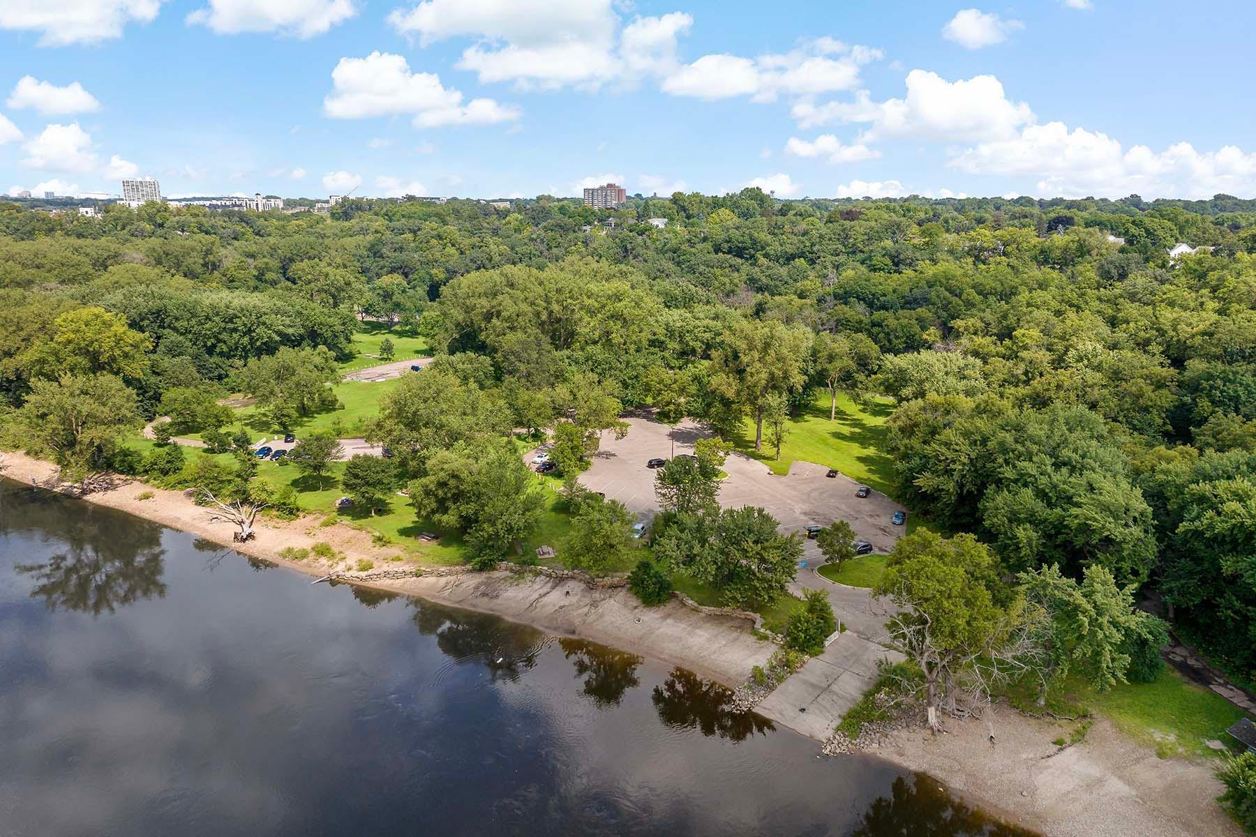 1420 Mississippi River Boulevard S