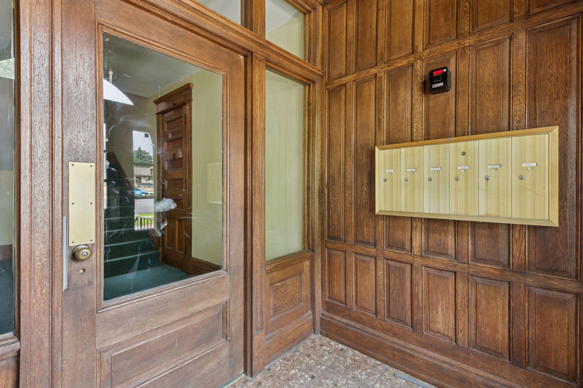 115 Western Avenue N Unit: 1N