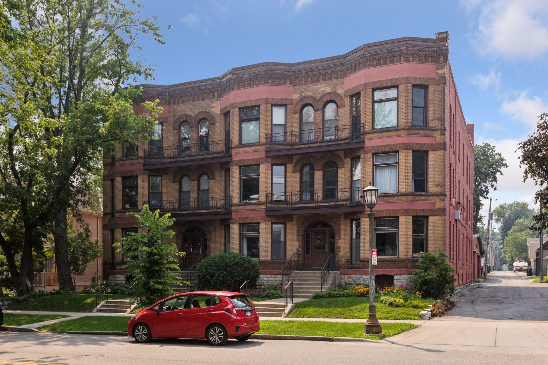 115 Western Avenue N Unit: 1N