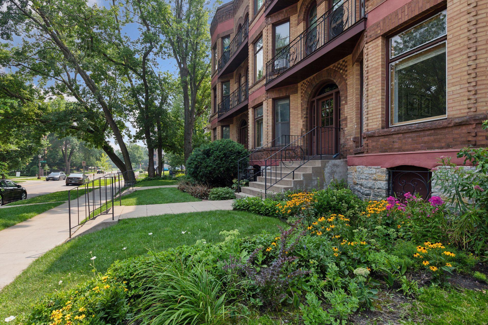 115 Western Avenue N Unit: 1N