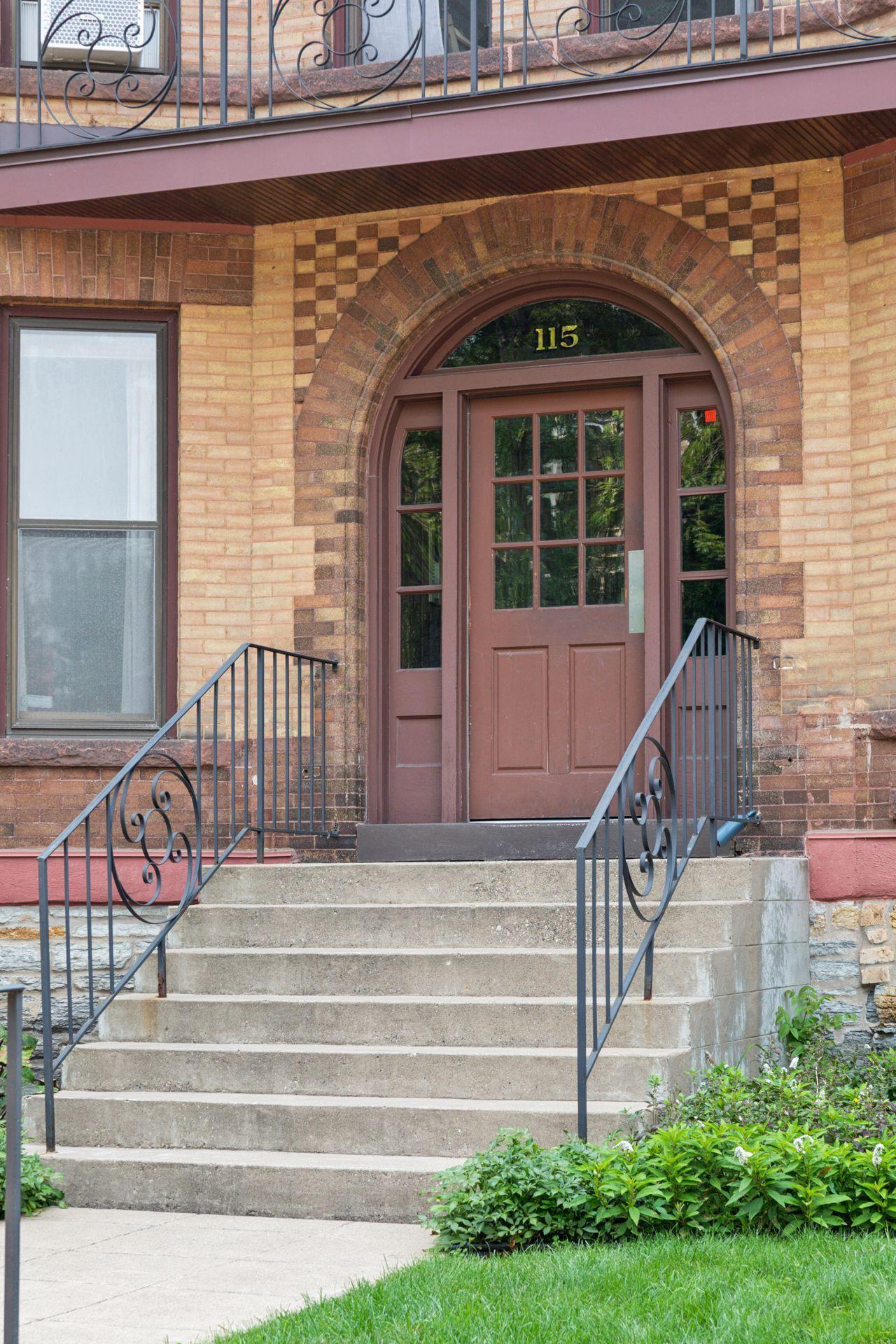 115 Western Avenue N Unit: 1N