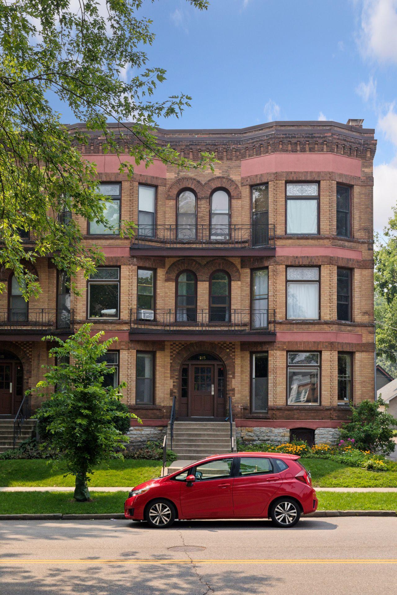 115 Western Avenue N Unit: 1N