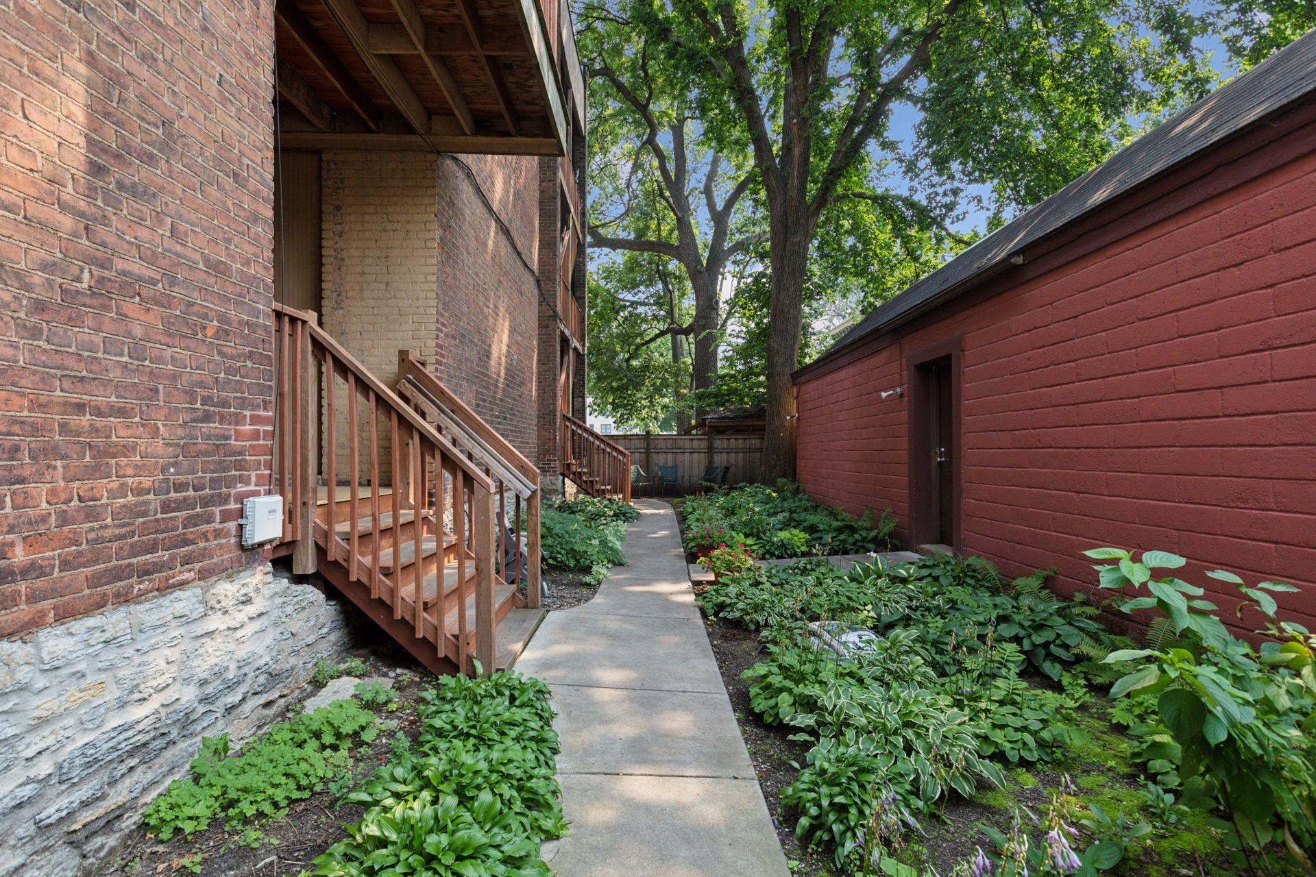 115 Western Avenue N Unit: 1N
