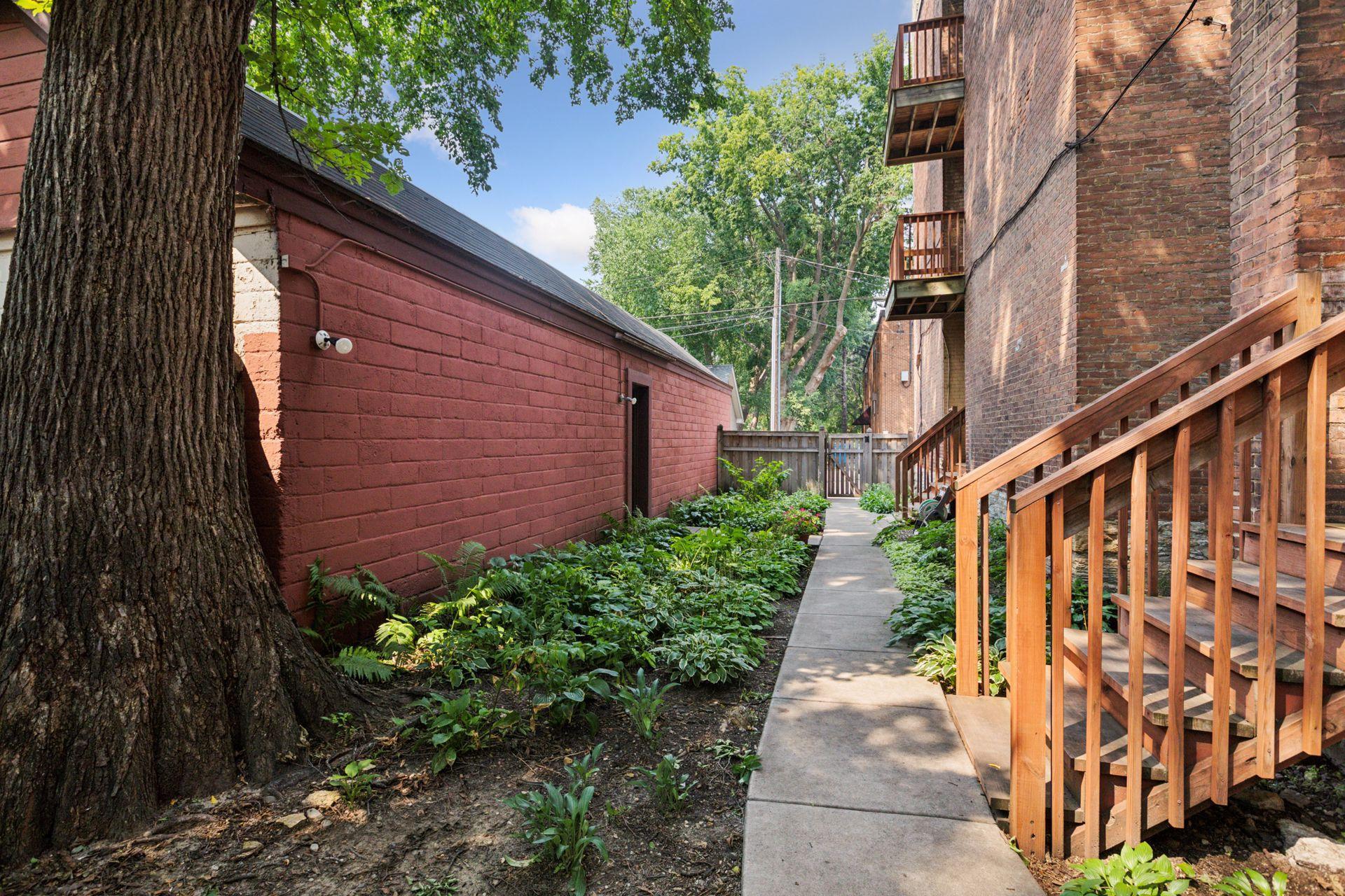 115 Western Avenue N Unit: 1N