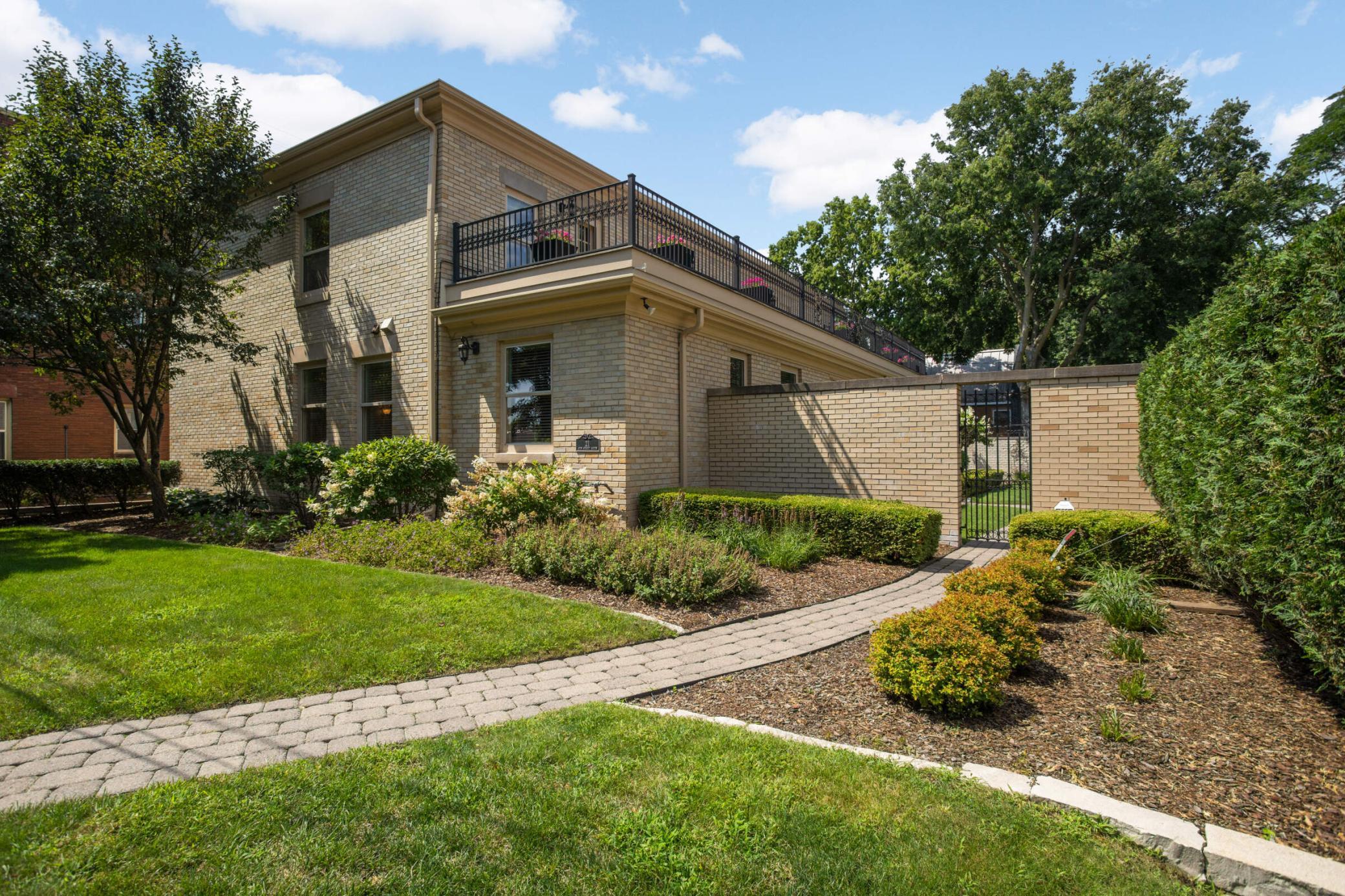 21 Avon Street S Unit: 21