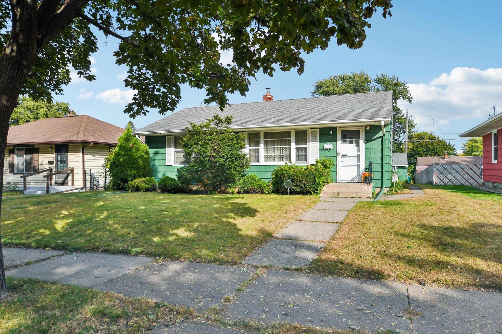 1252 Calumet Avenue
