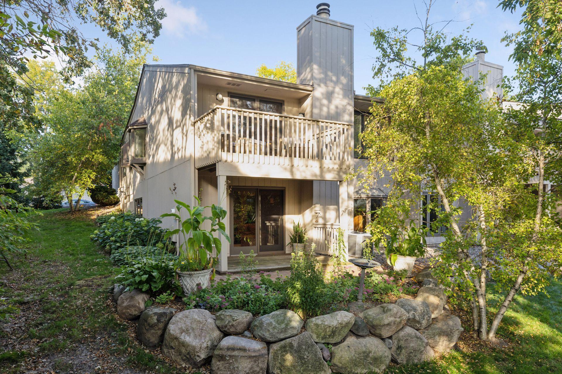 1517 Black Oaks Place N