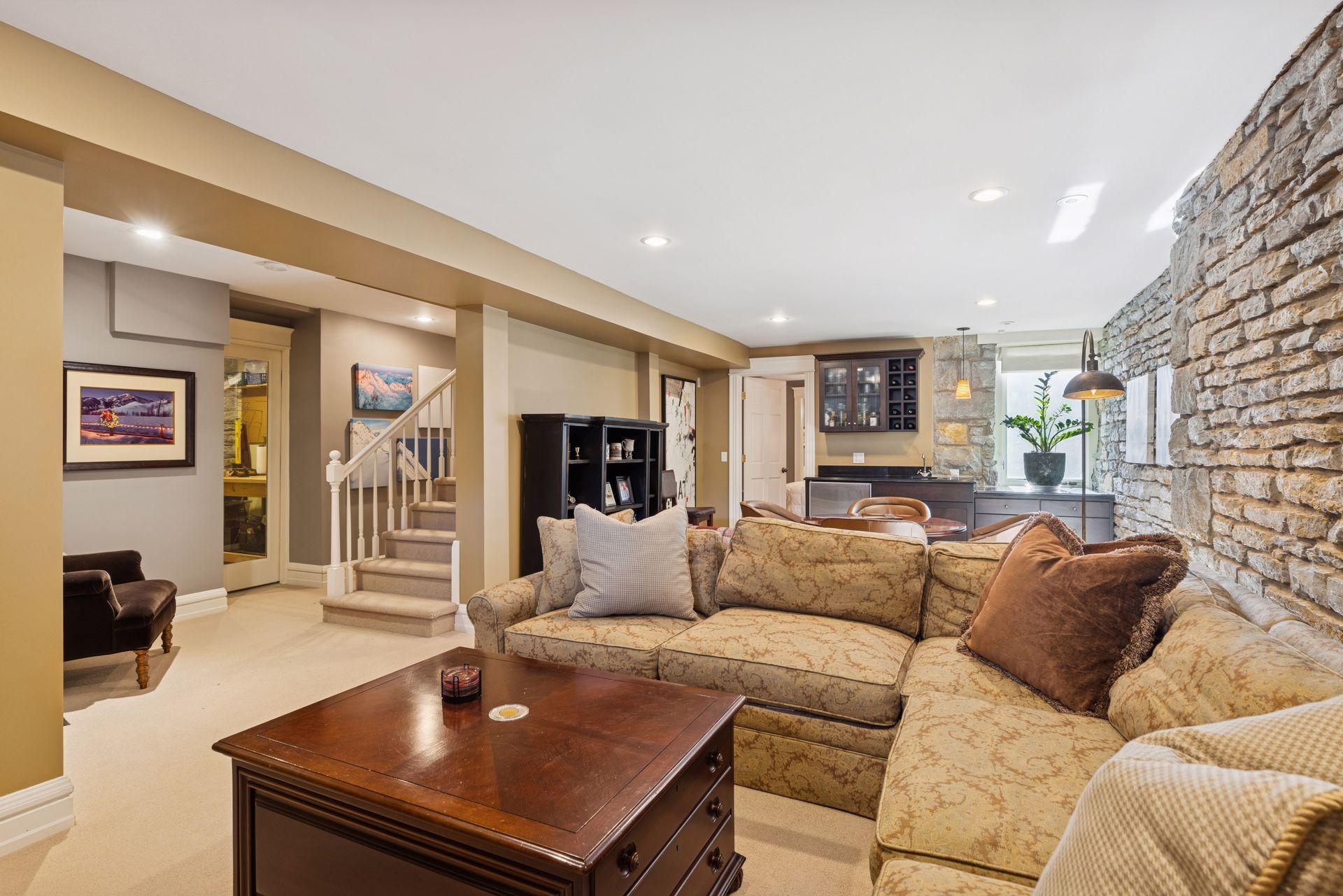 672 Summit Avenue Unit: 102