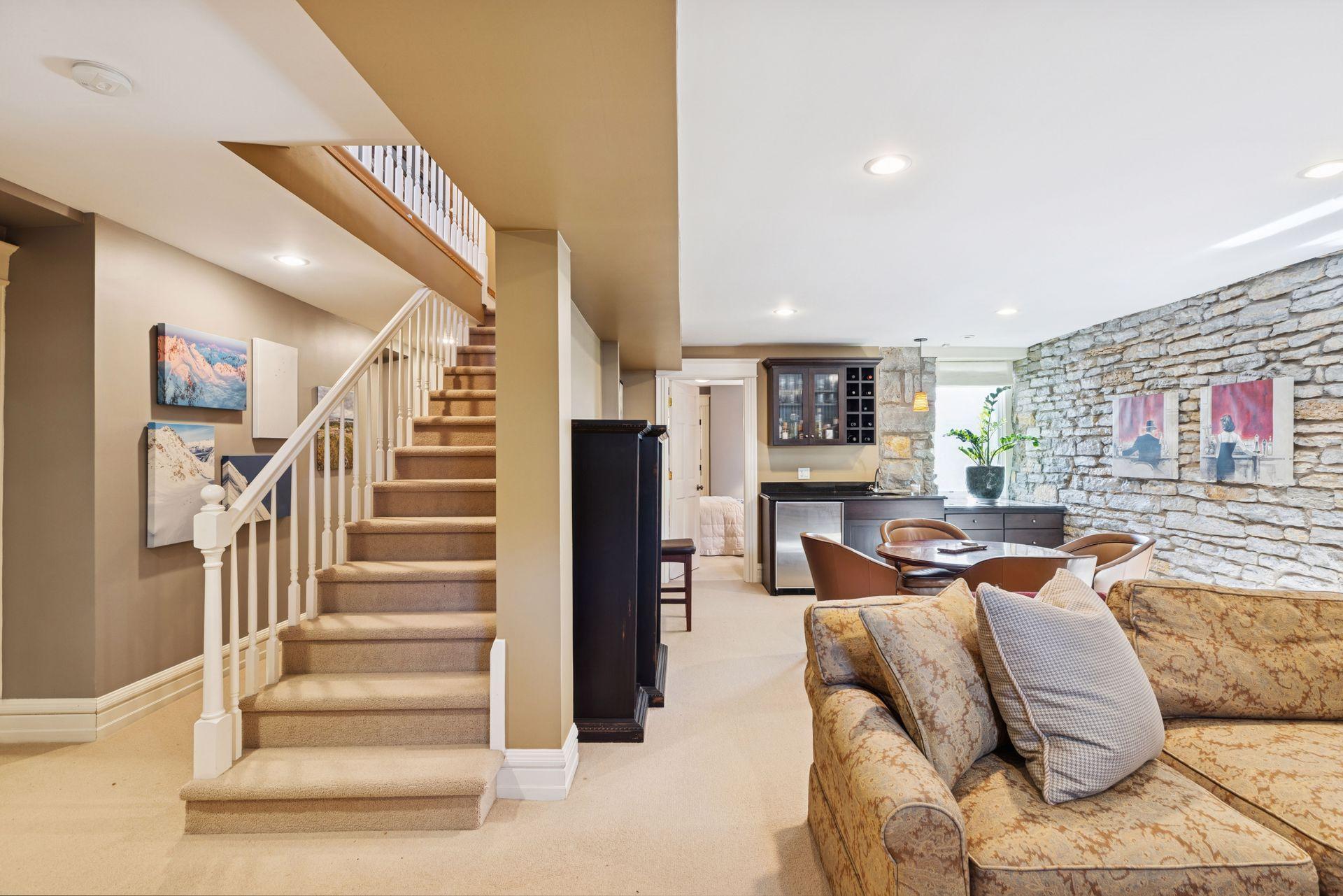 672 Summit Avenue Unit: 102