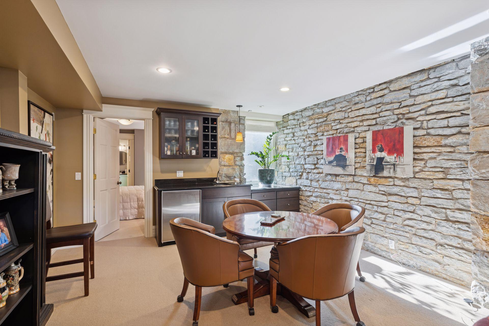 672 Summit Avenue Unit: 102