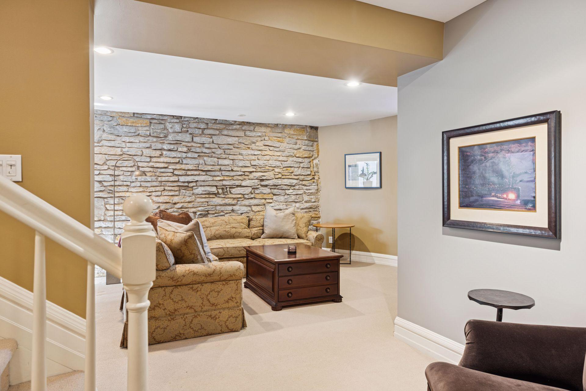 672 Summit Avenue Unit: 102