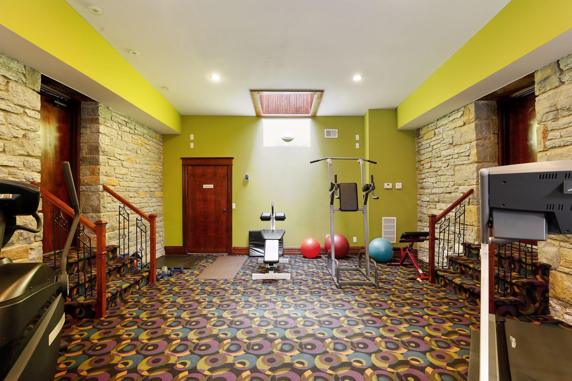 672 Summit Avenue Unit: 102