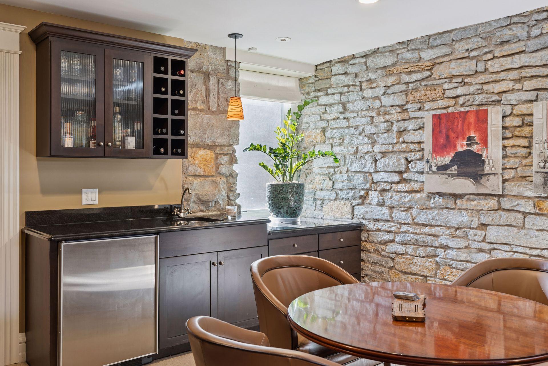 672 Summit Avenue Unit: 102