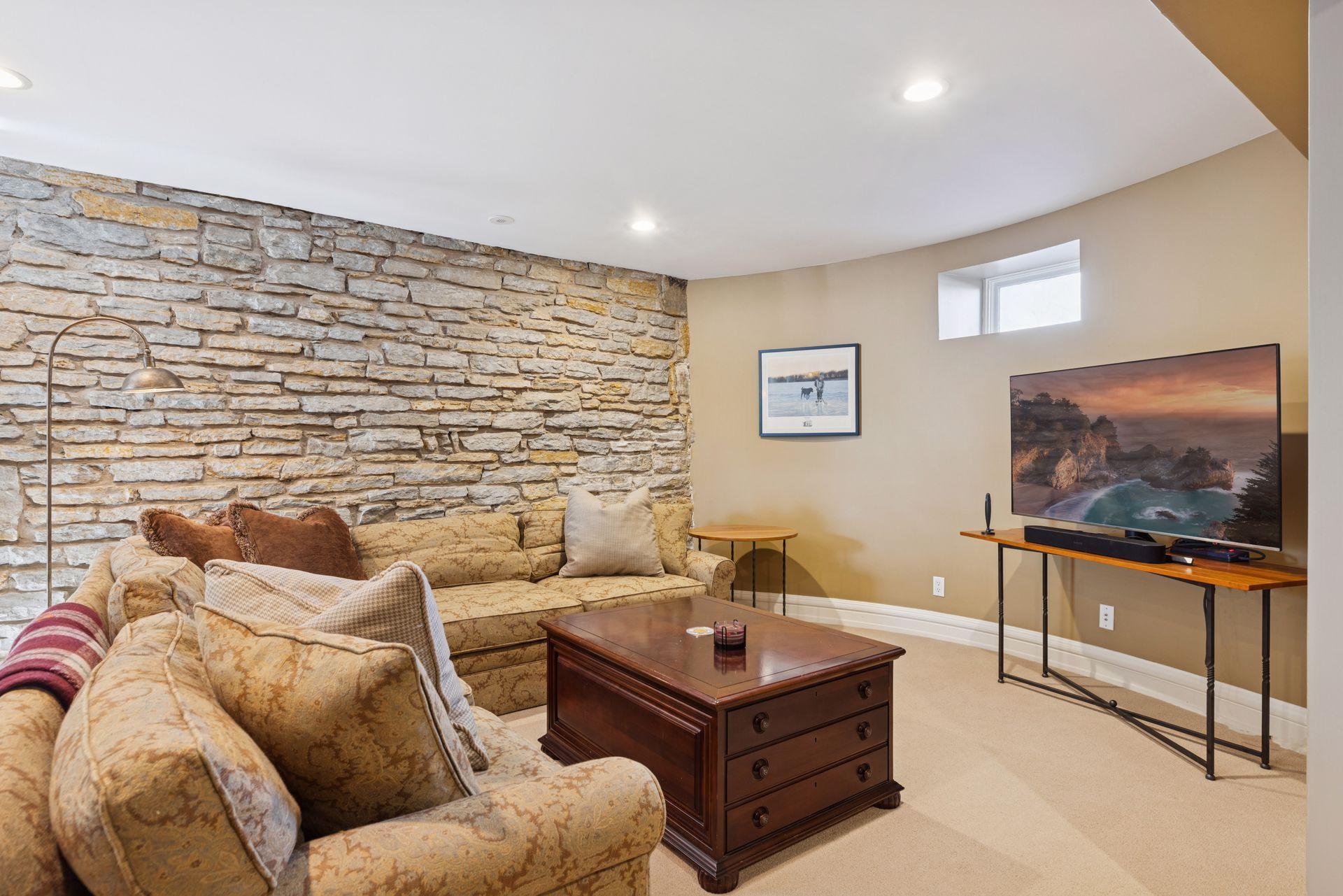 672 Summit Avenue Unit: 102