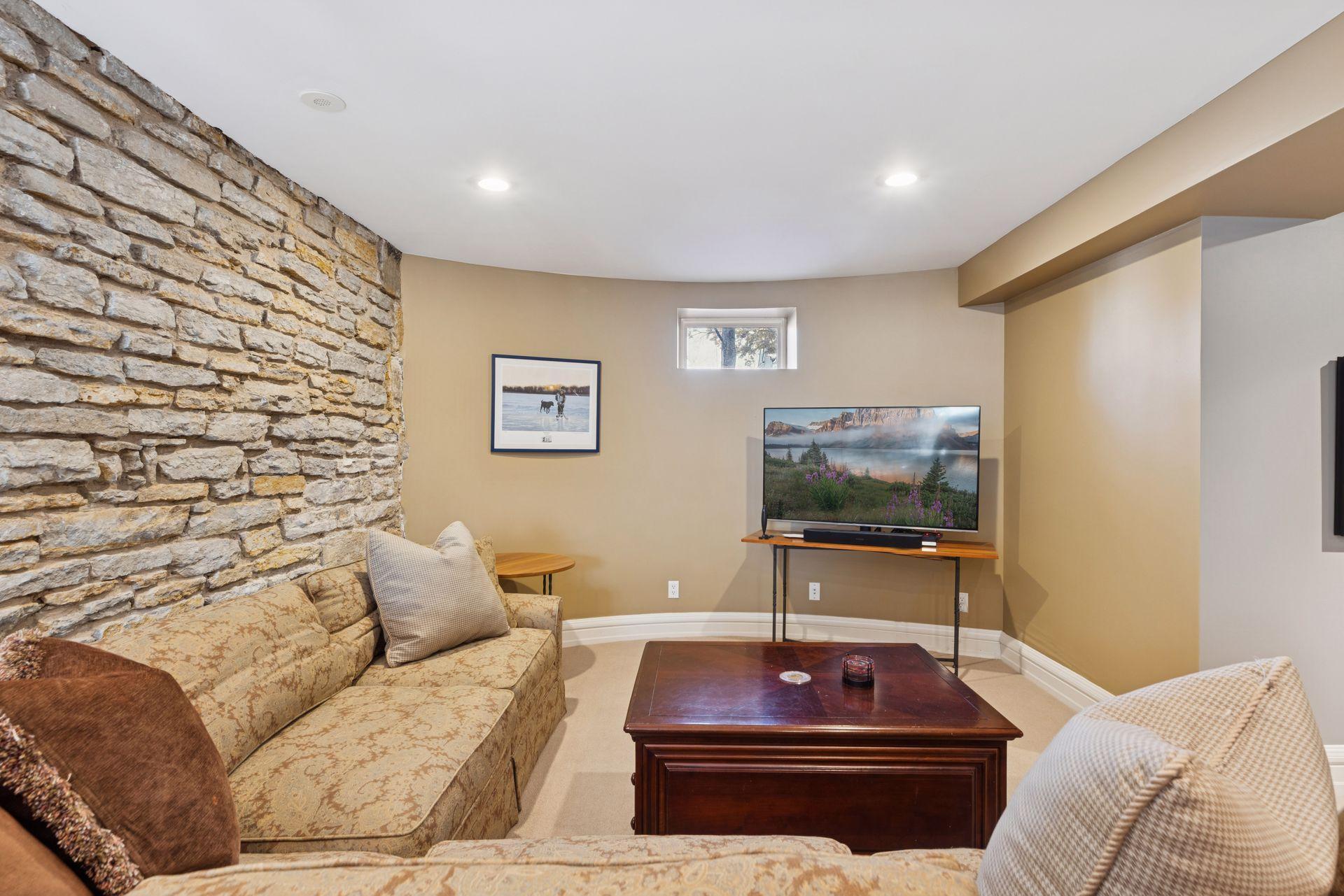 672 Summit Avenue Unit: 102