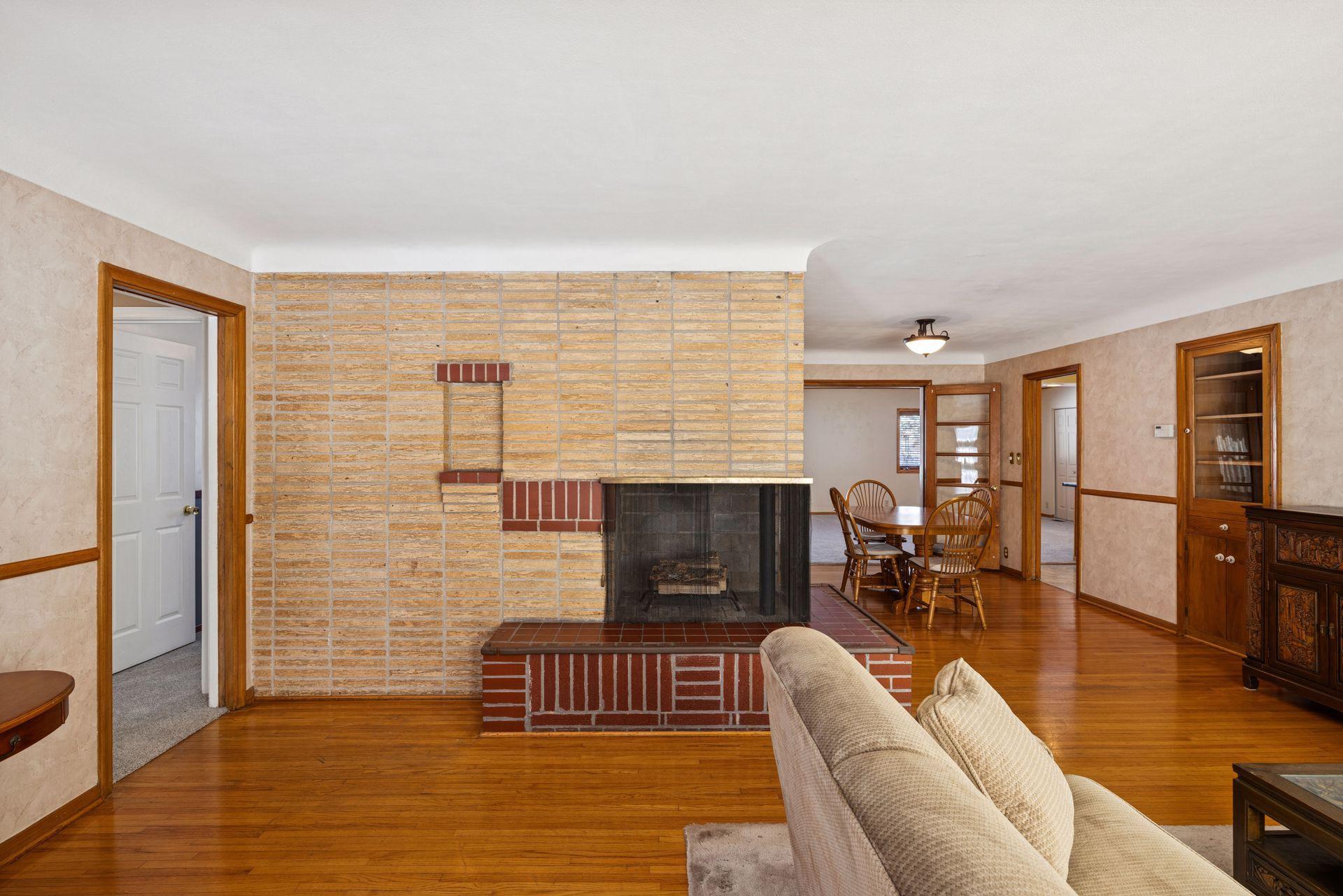 1947 Yorkshire Court