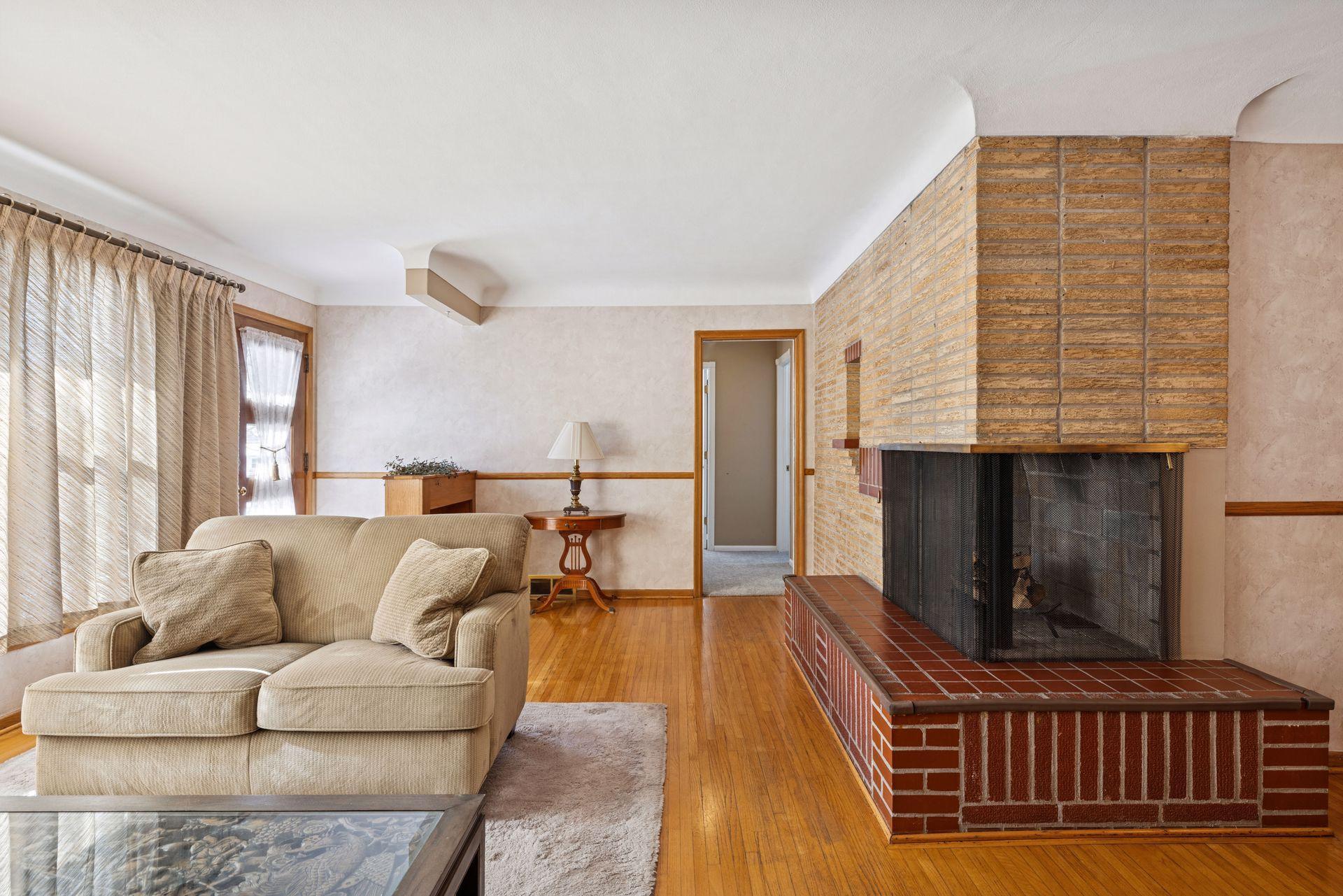 1947 Yorkshire Court