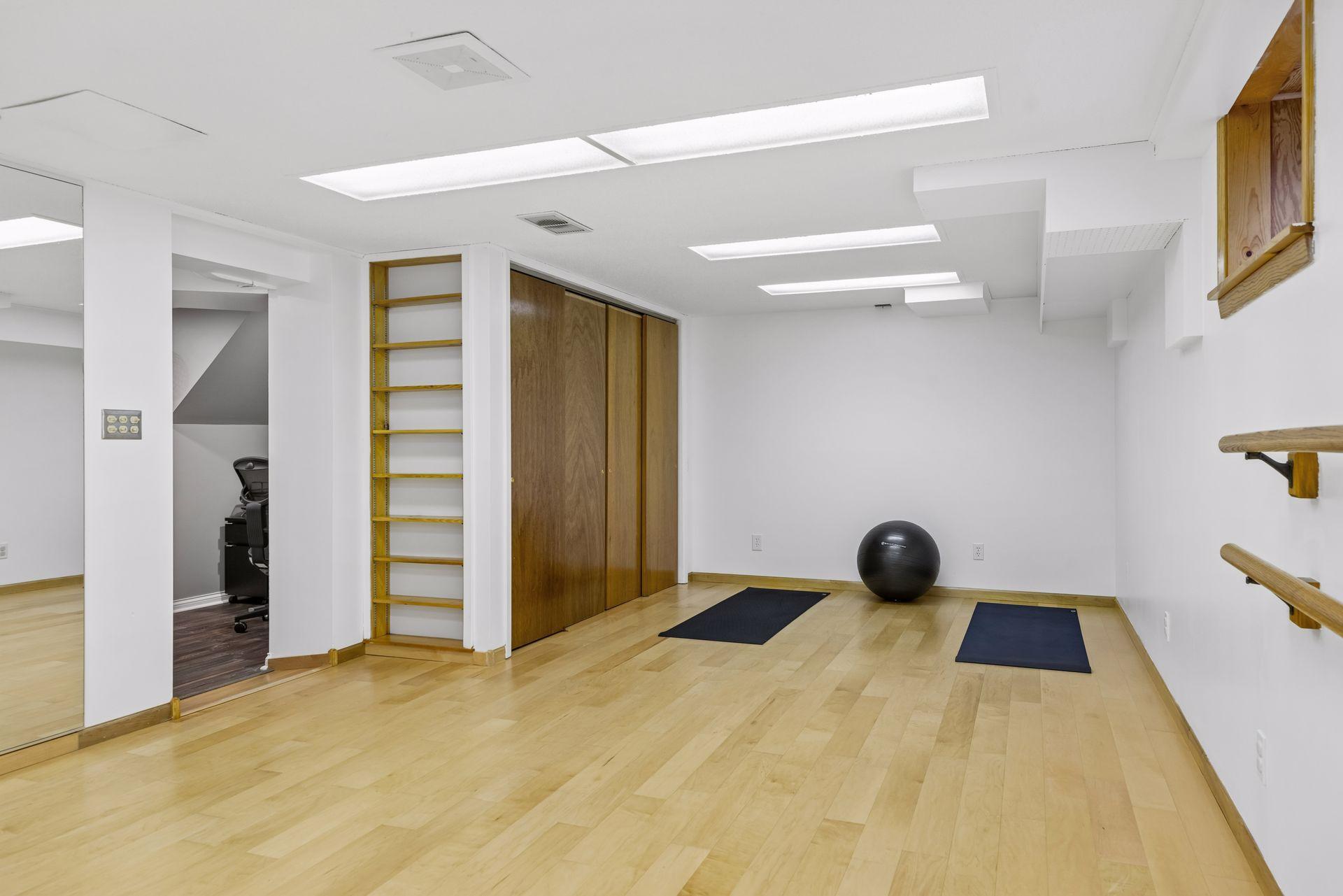 1963 Yorkshire Court