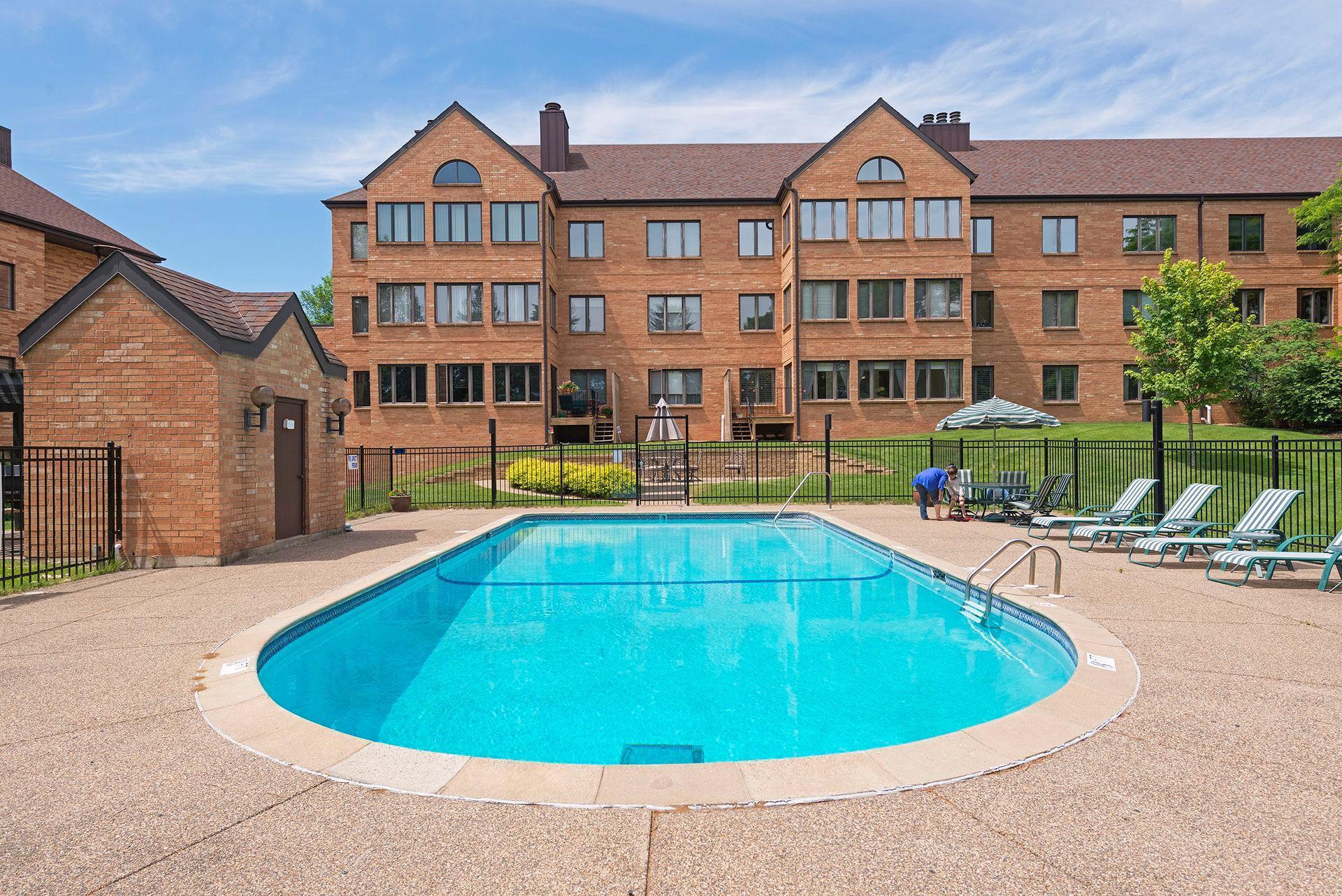 1830 Eagle Ridge Drive Unit: 2010